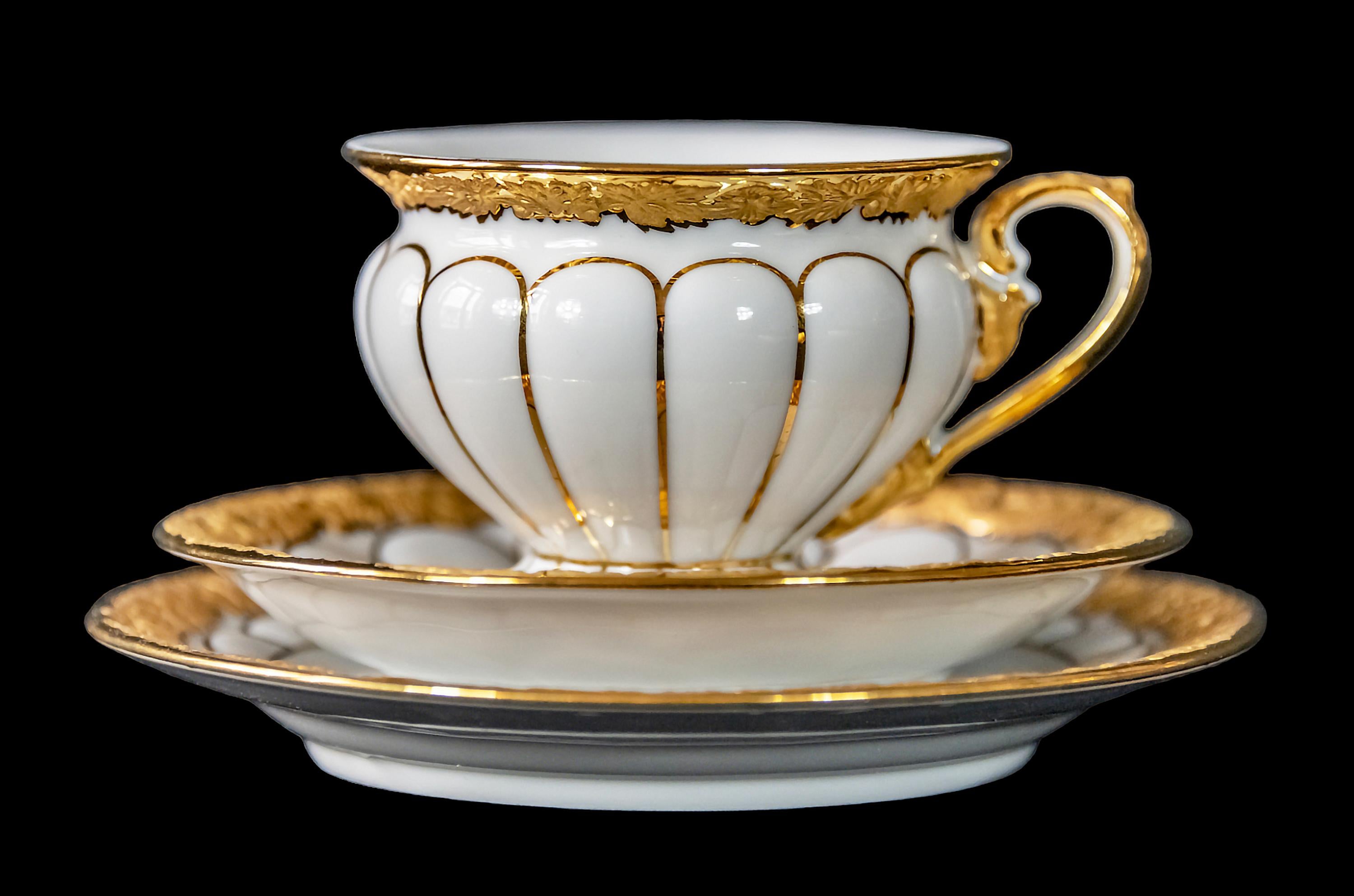 Meissen porcelain coffee cup with saucer and dessert plate all richly decorated with gold.
Measures:
Cup: H 6 x 9 x 7.5 cm
Saucer: 12 cm
Dessert plate: 14 cm.
