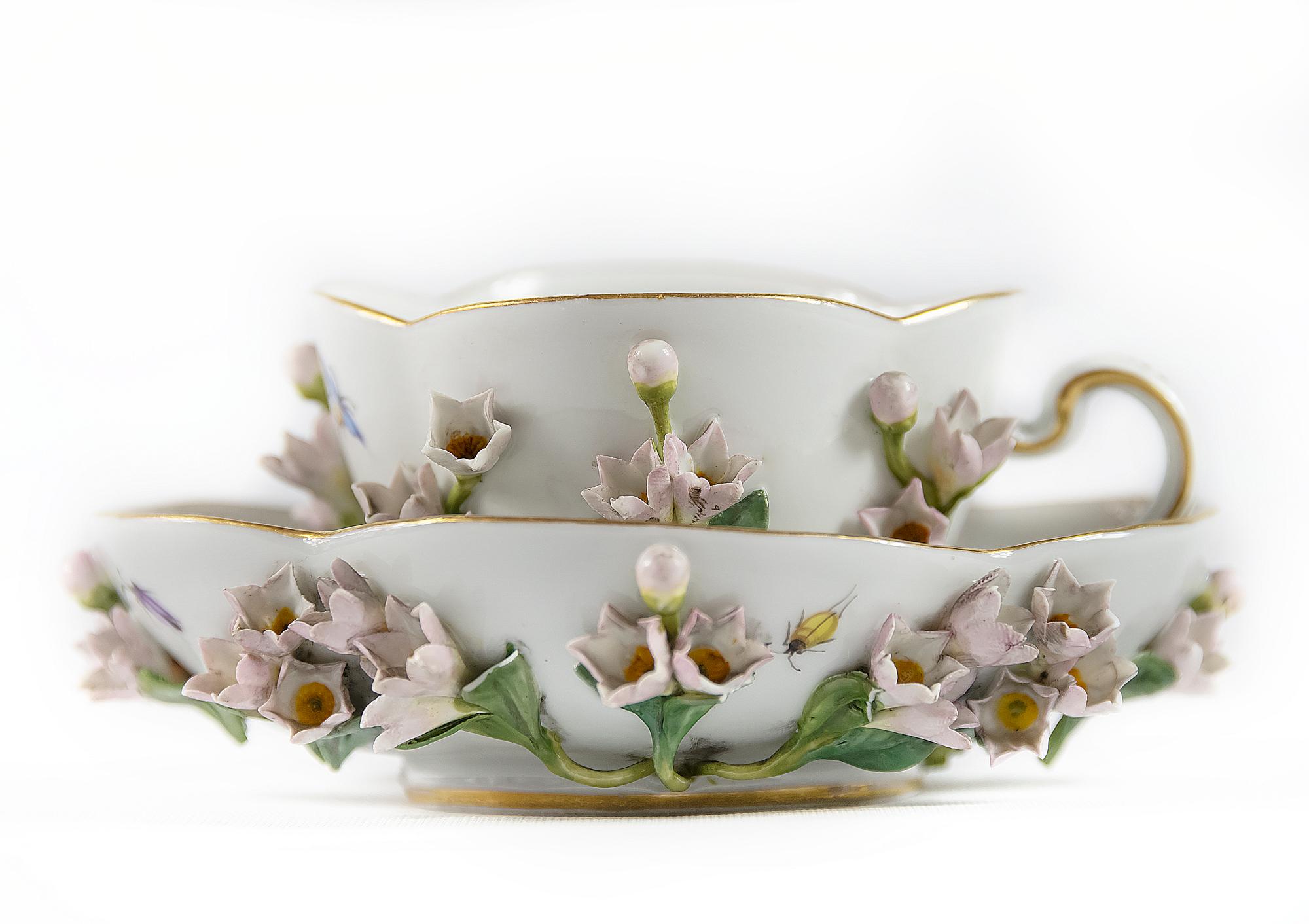 Meissen Porcelain coffee cup with saucer hand painted with insects and decorated with embossed flowers.
Measures:
Cup 5 (H) x 8 x 7.5 cm
Saucer 3 (H) x 12.5 x 11 cm.

  