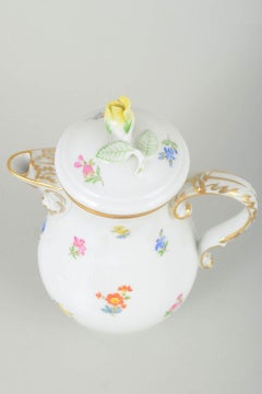 Meissen. Porcelain coffee pot with lid. Floral pattern. Mid-20th C.
