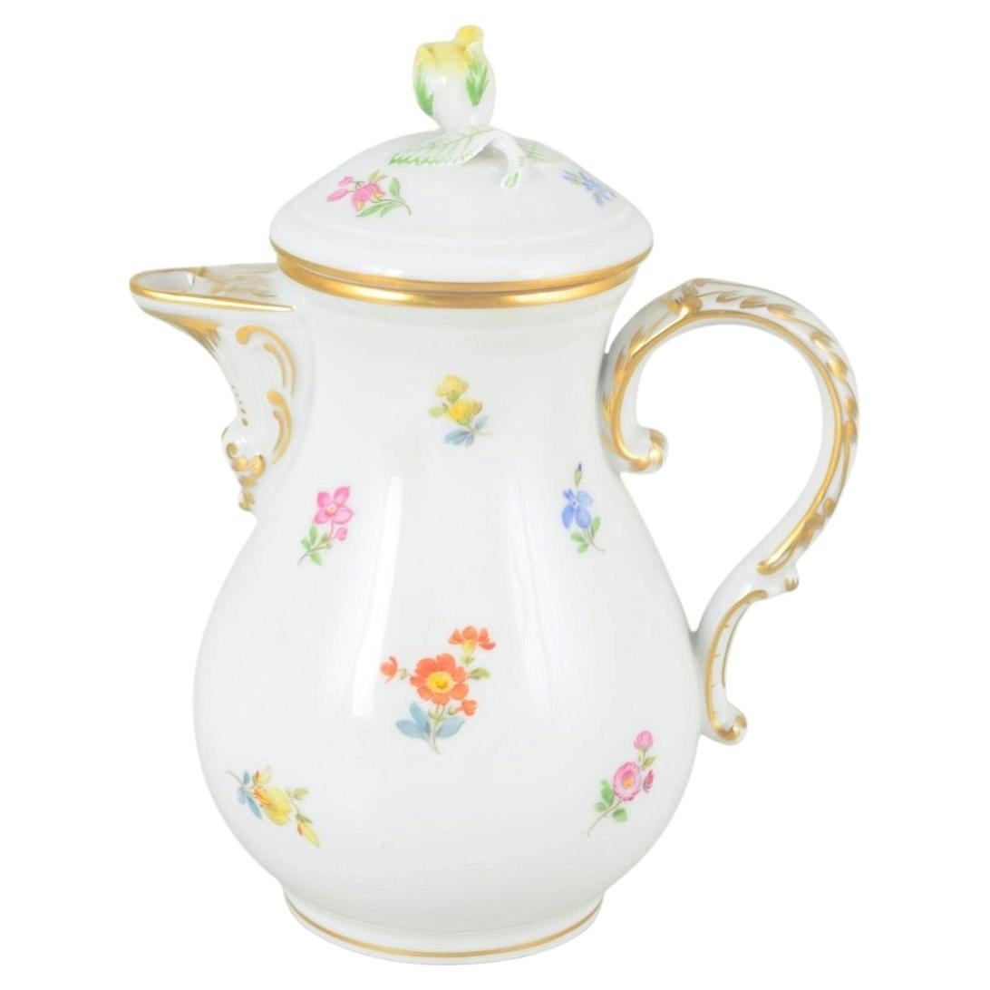 Meissen. Porcelain coffee pot with lid. Floral pattern. Mid-20th C.