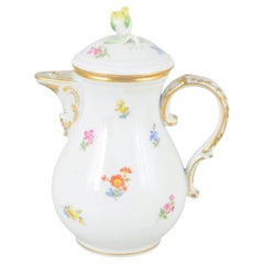 Meissen. Porcelain coffee pot with lid. Floral pattern. Mid-20th C.