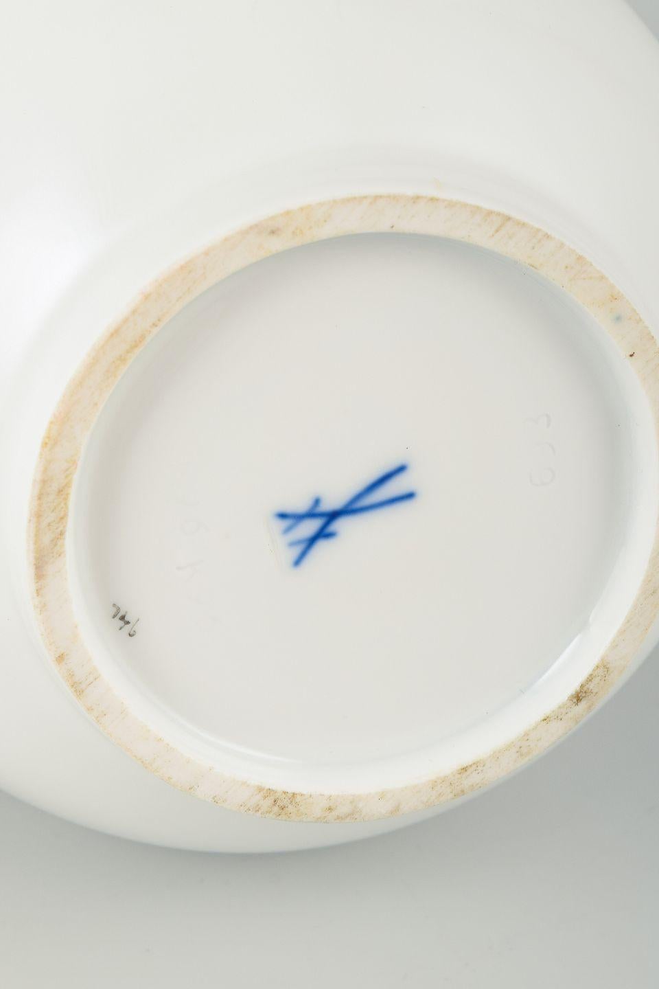 Meissen, cafetera de porcelana con tapa. Patrón de hoja de parra. Siglo XX Pintado a mano en venta