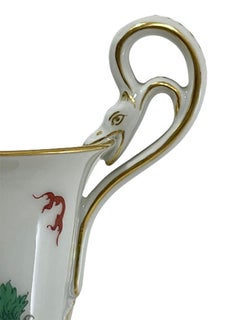 Meissener Porzellanbecher und Untertassen mit „Ming Dragon“-Motiv