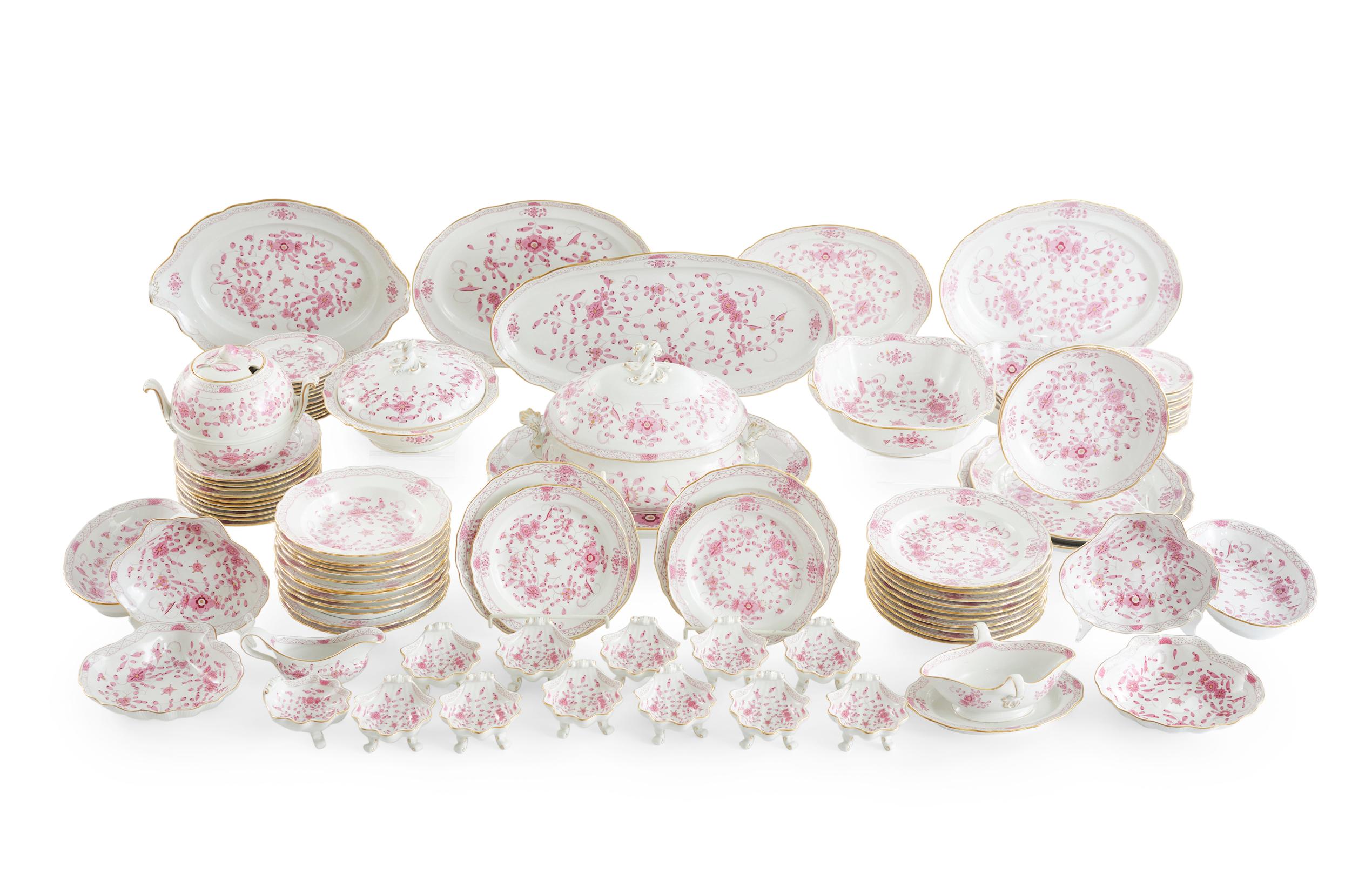 Meissen Porcelain Dinnerware Service for 12 People For Sale 2