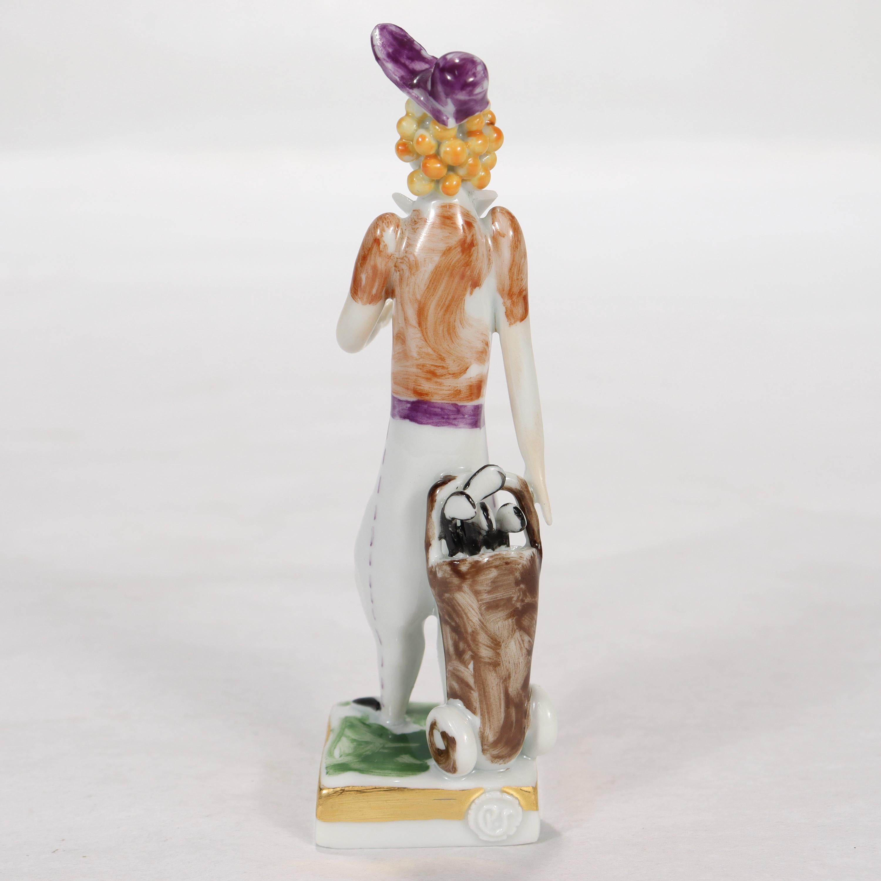 Figurine de golfeuse féminine en porcelaine de Meissen par Peter Strang Bon état - En vente à Philadelphia, PA
