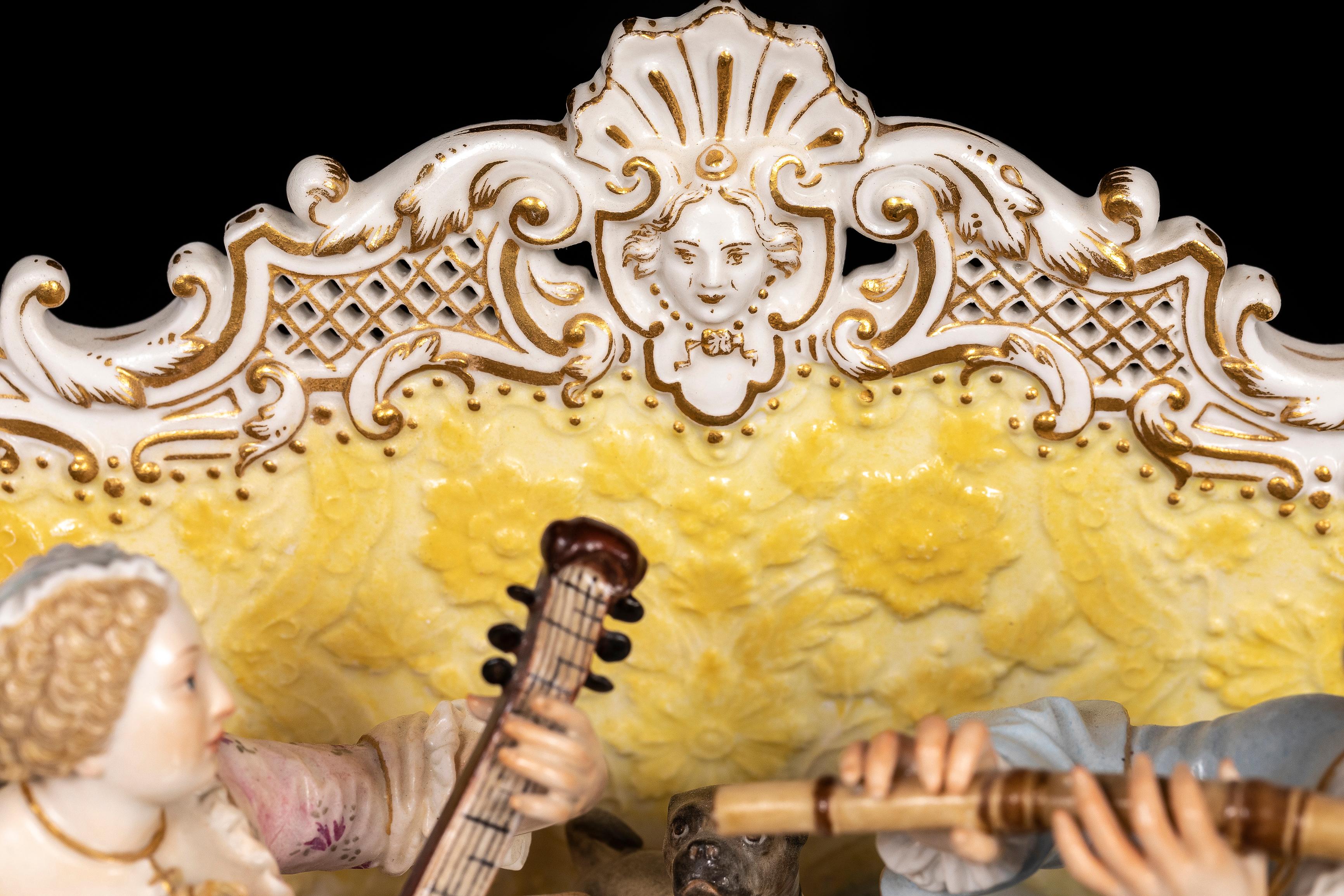 Meissener Porzellan Figurengruppe Musikantenliebhaber auf Sofa, nach J.J. Kandler im Angebot 6