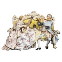 Groupe figuratif en porcelaine de Meissen représentant des amoureux musiciens sur un canapé, d'après J.J. Kandler