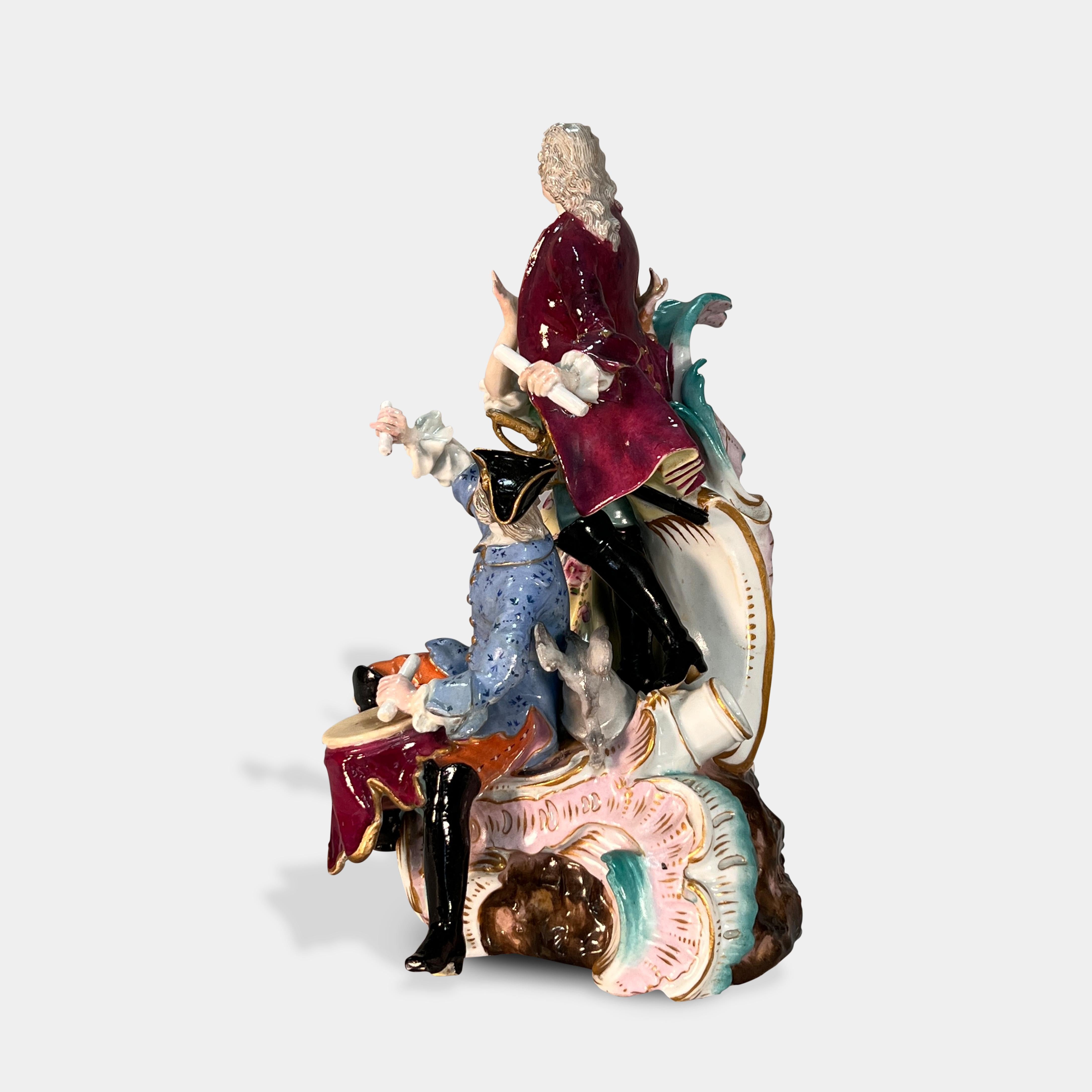 Meissener Porzellanfigurengruppe mit einem Musiker, der die Trommel spielt im Angebot 1