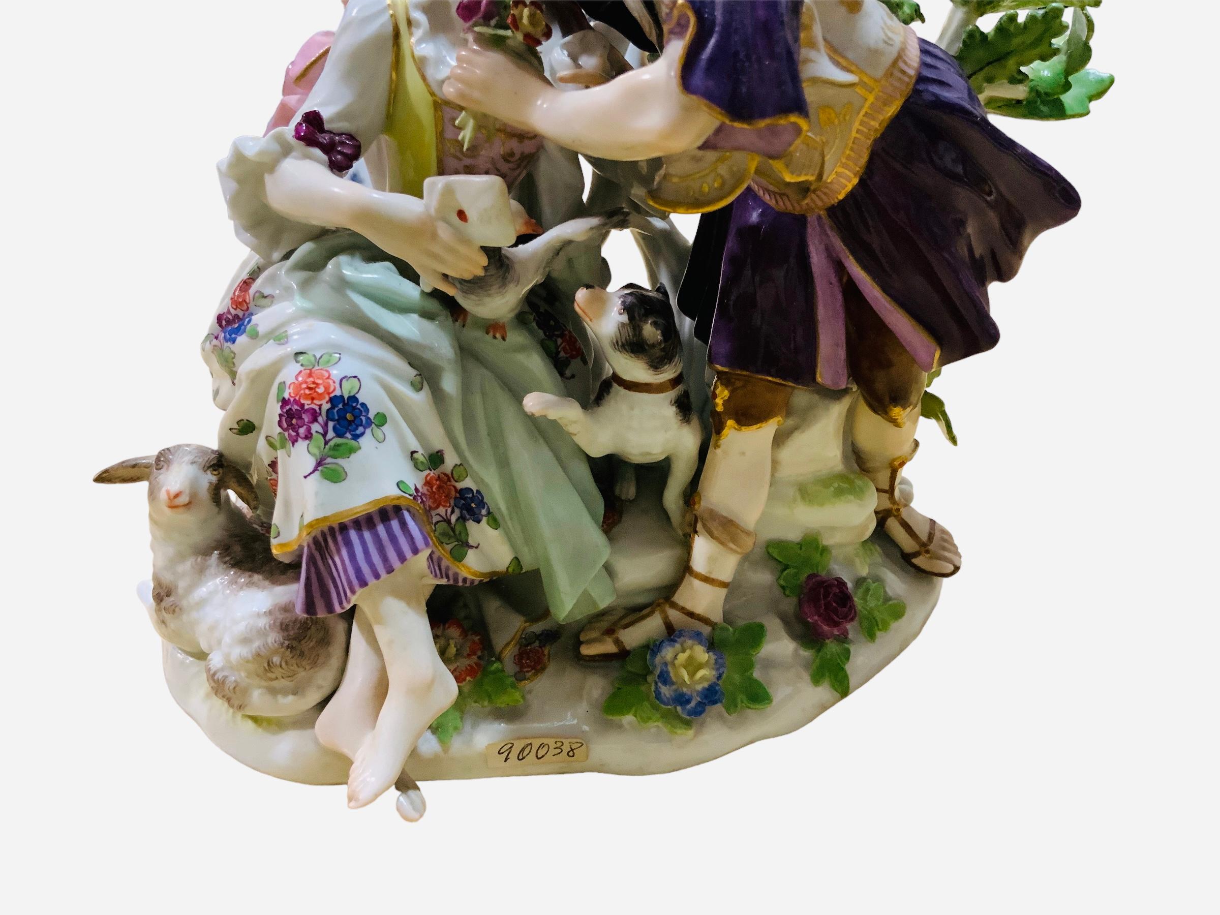 Grupo de figuras de porcelana de Meissen de una pastora y un soldado en venta 8