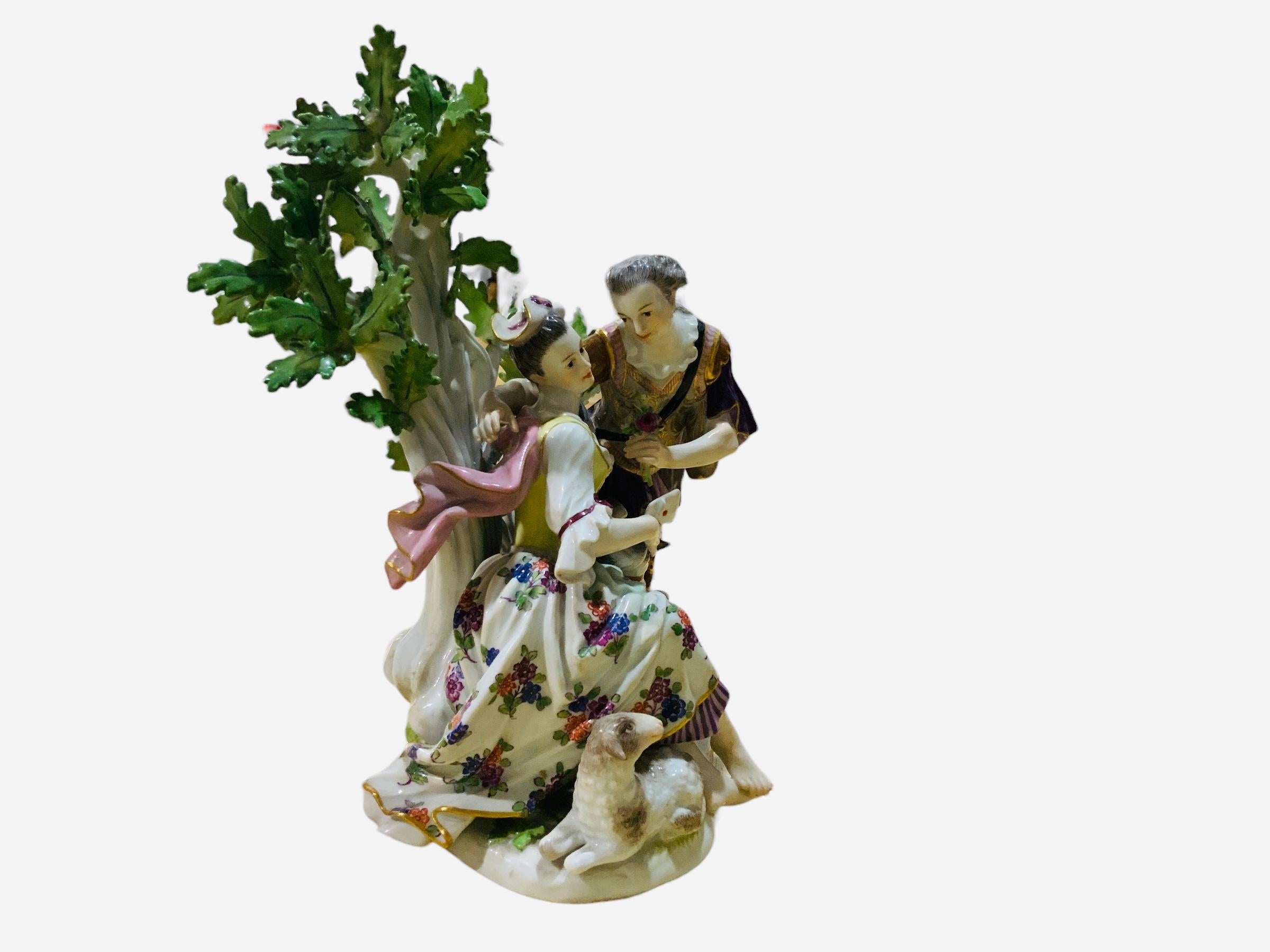 Grupo de figuras de porcelana de Meissen de una pastora y un soldado en venta 10