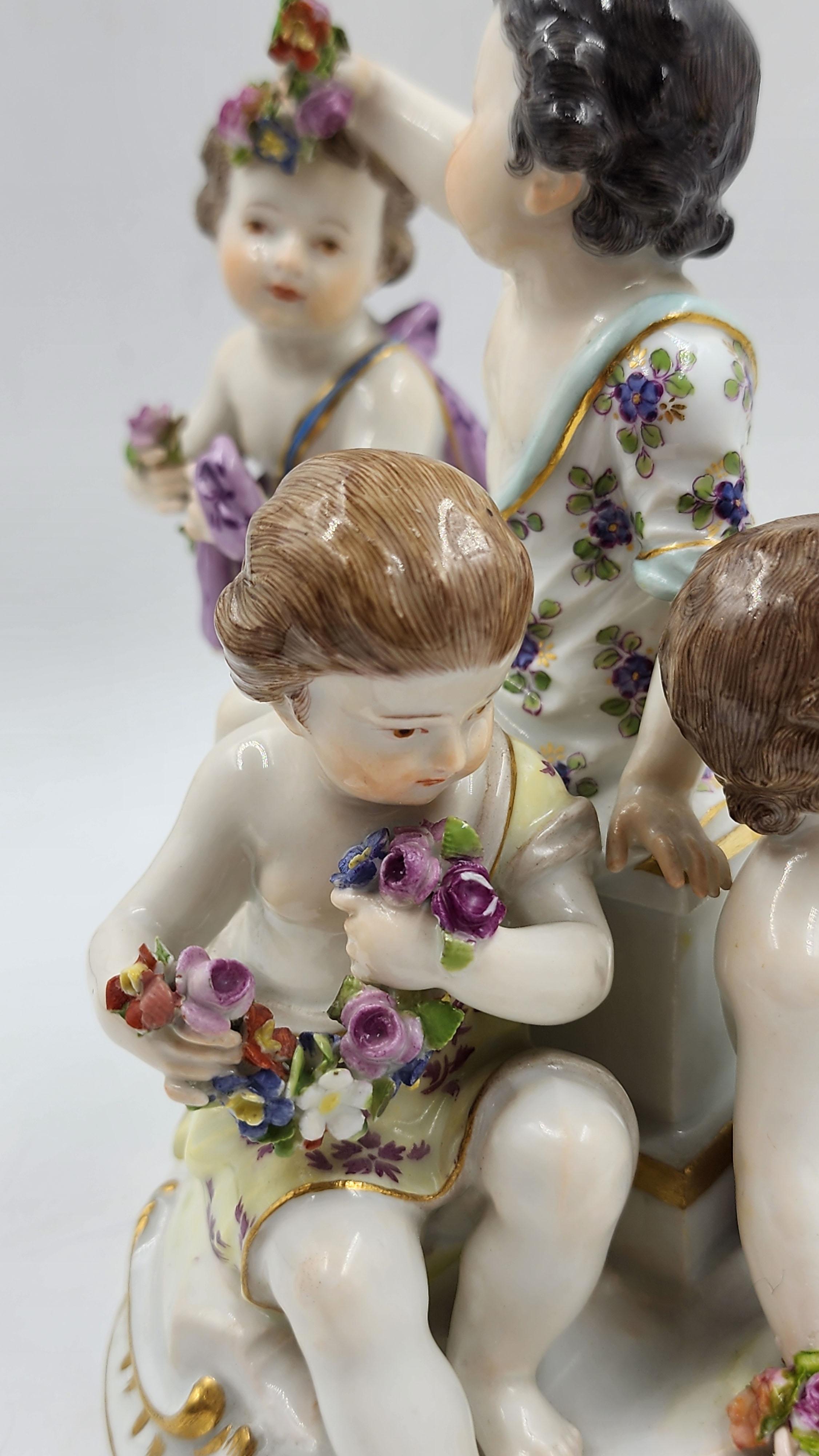 XIX secolo Figura di Meissen Porcelain Gruppo di putti con fiori in vendita