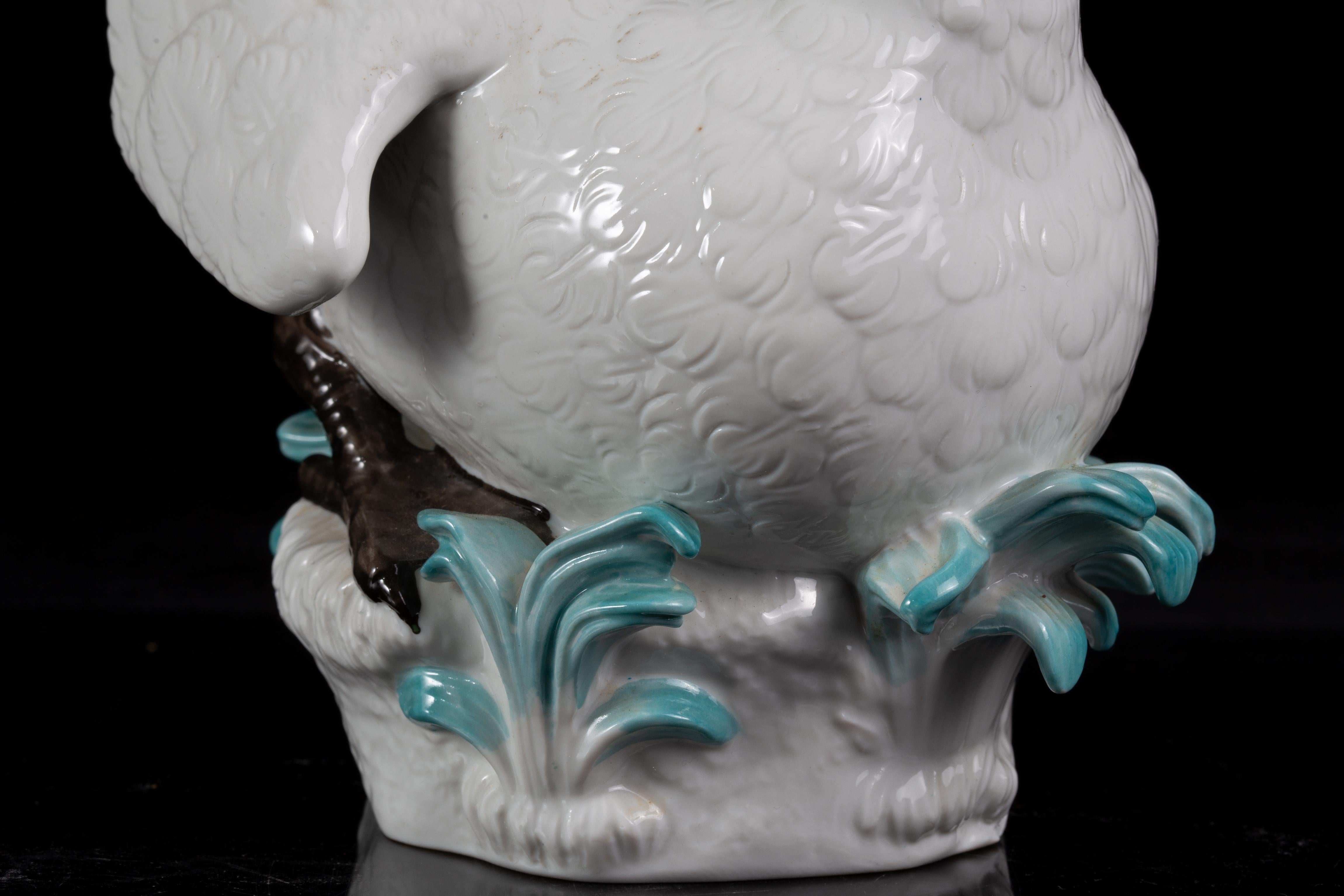 Figure de cygne en porcelaine de Meissen, d'après un modèle de Johann Joachim Kändler en vente 4