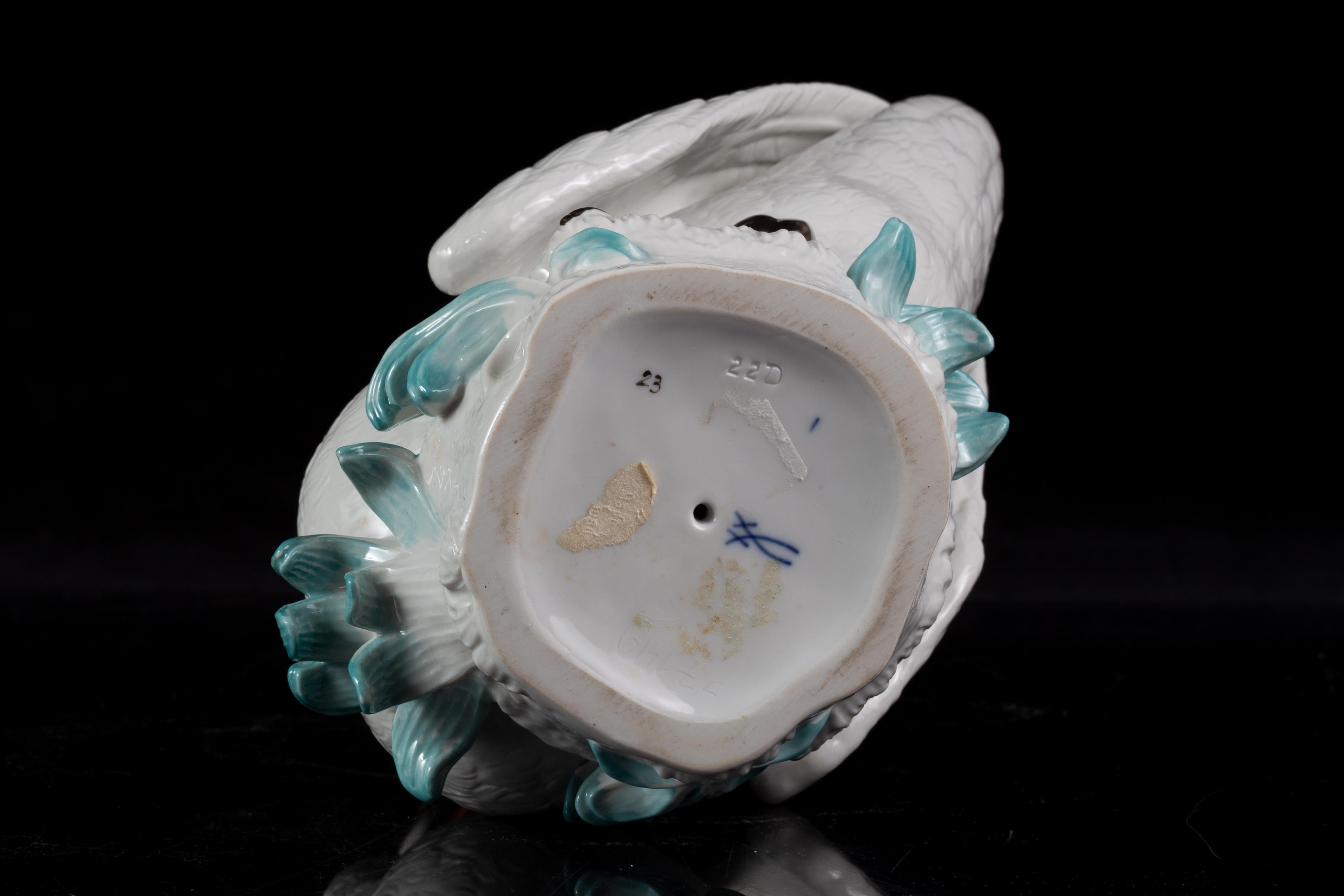 Figure de cygne en porcelaine de Meissen, d'après un modèle de Johann Joachim Kändler en vente 7