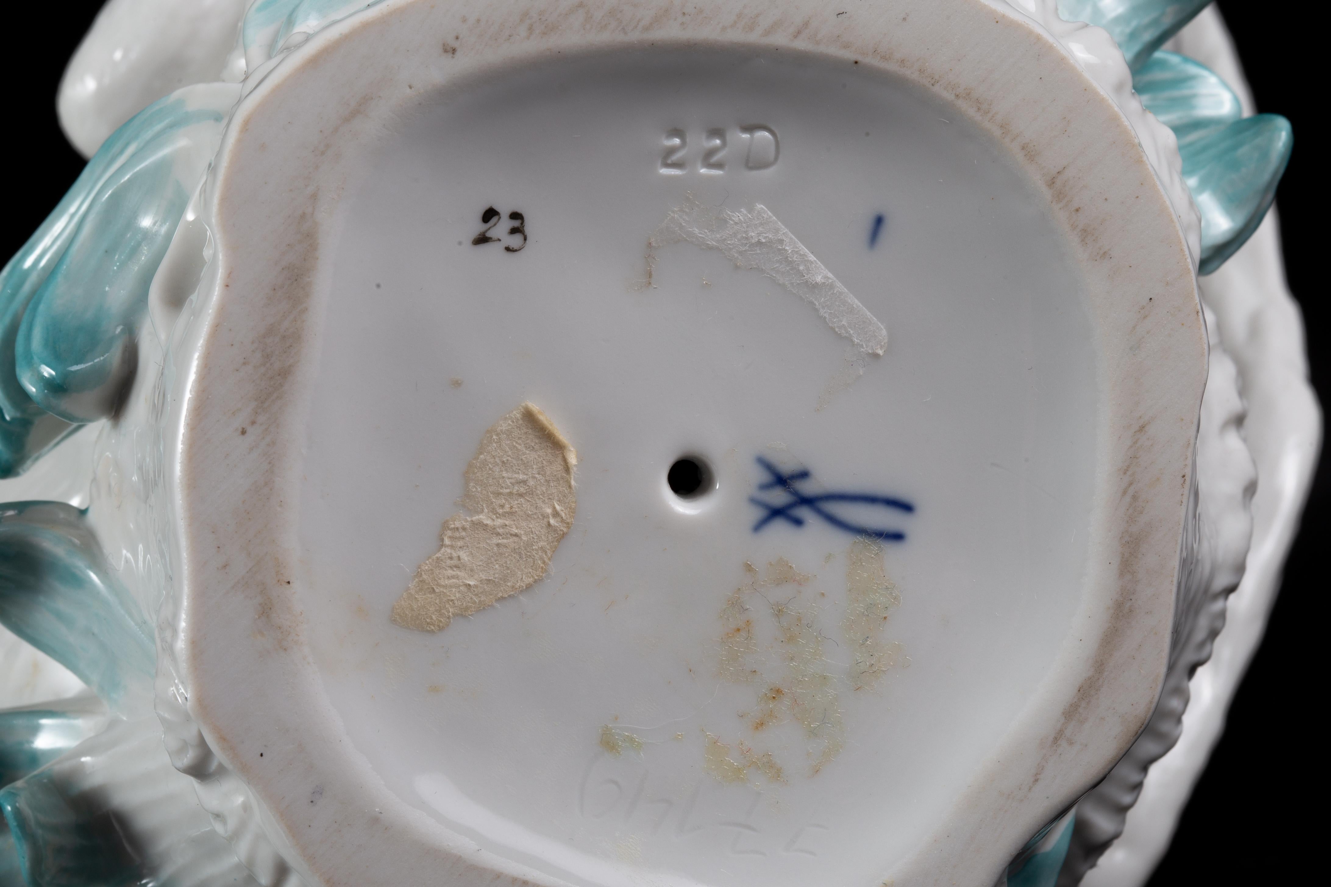 Figure de cygne en porcelaine de Meissen, d'après un modèle de Johann Joachim Kändler en vente 8