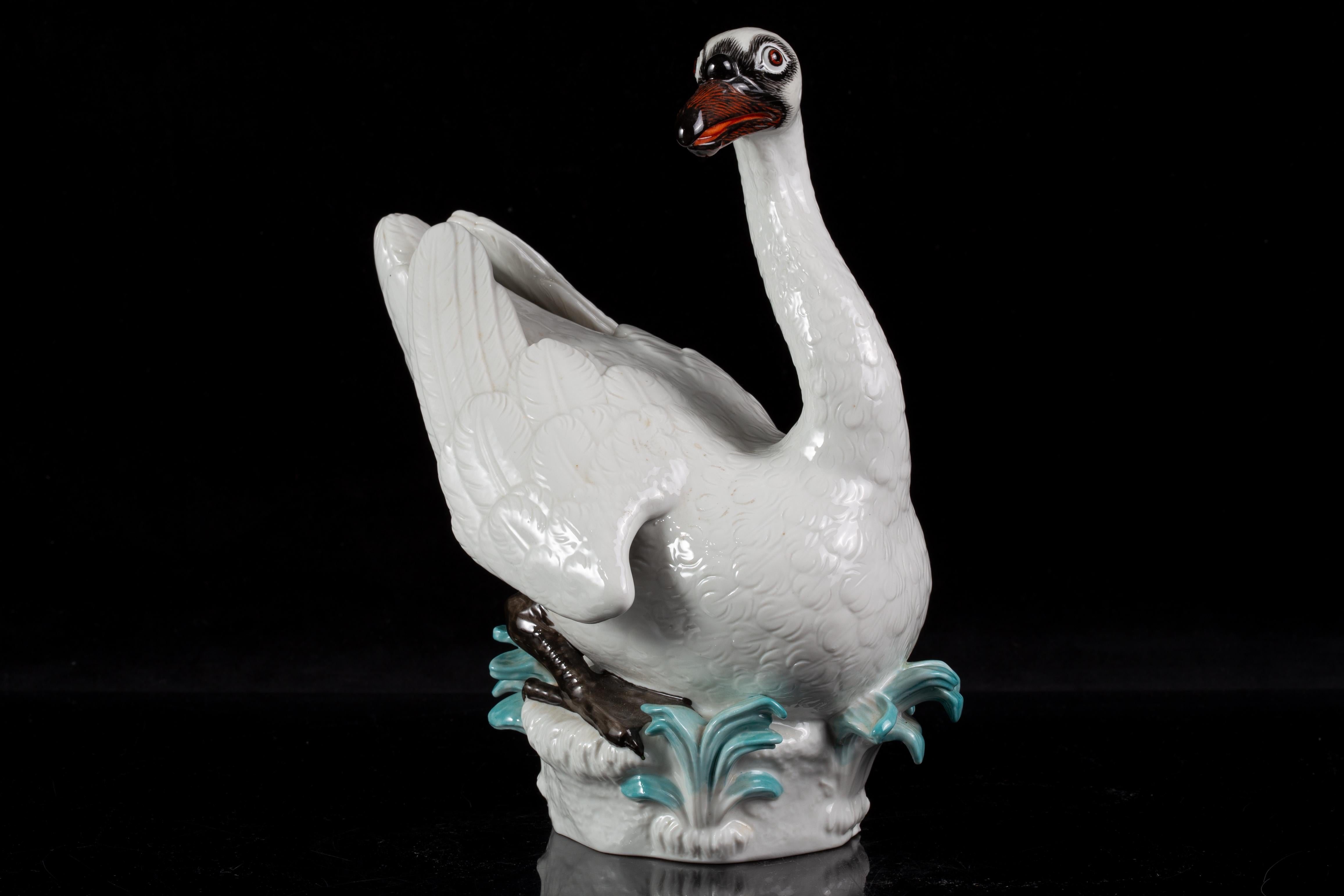 Allemand Figure de cygne en porcelaine de Meissen, d'après un modèle de Johann Joachim Kändler en vente