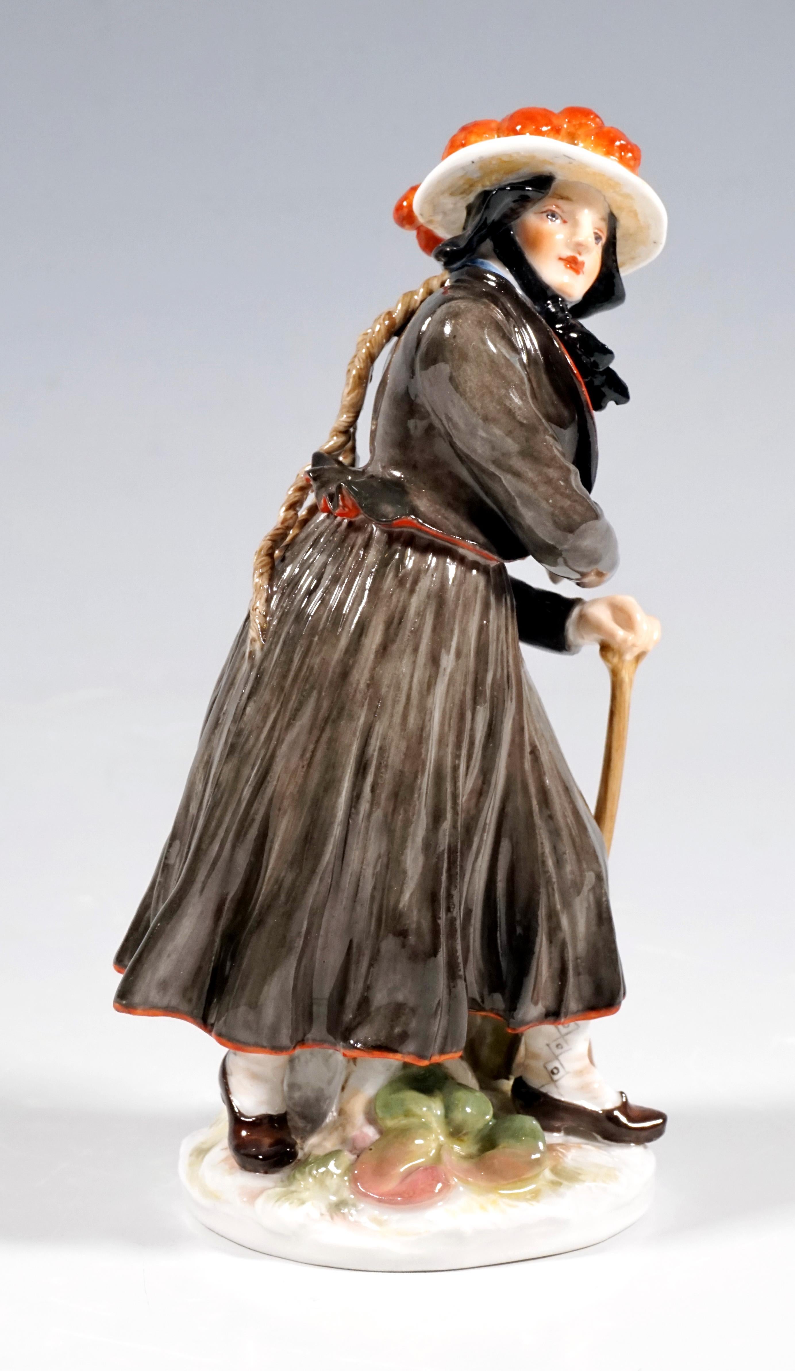 Darstellung einer Bäuerin in badischer Tracht:
Zu der schwarzen Tracht, die aus einem langen Rock und einer maßgeschneiderten Jacke besteht, trägt die junge Frau den auffälligen 