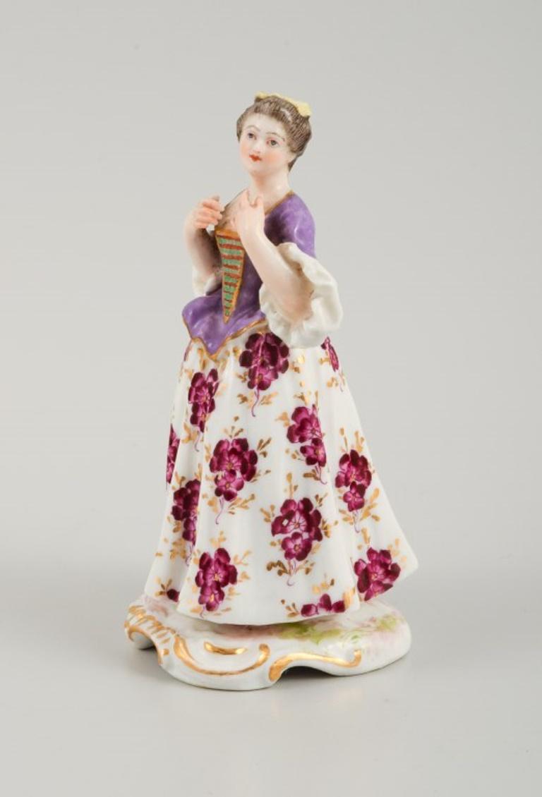 Meissen, a porcelain figurine of a lady in fine dress.
Late 19th century.
First factory quality.
Marked.
Measuring: H 11.5 cm. D 5.5 cm.