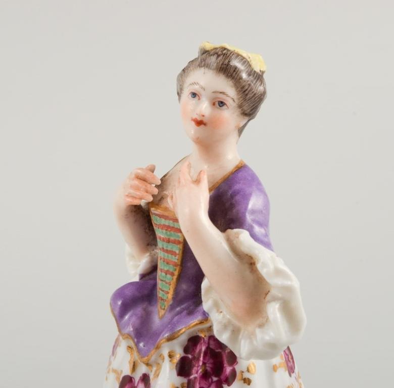 Meissen, porcelain figurine of a lady in fine dress. Late 19th century In Excellent Condition In Copenhagen, DK