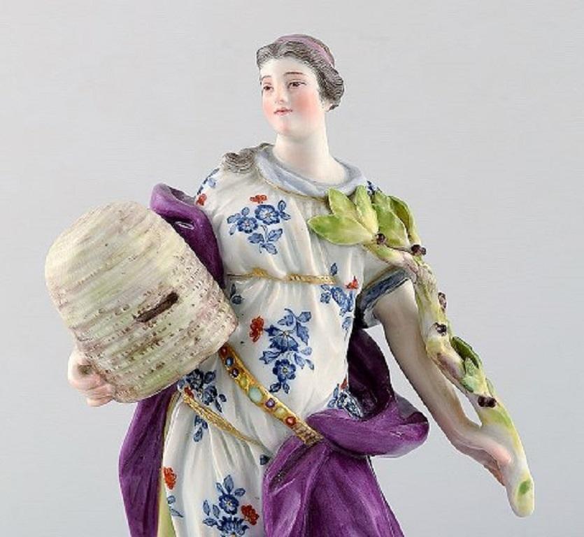 Meissen porcelain figurine. Woman in dress with branches, circa 1900.
In very good condition.
Measures: 20.5 x 11 cm.
Stamped.
2nd factory quality.