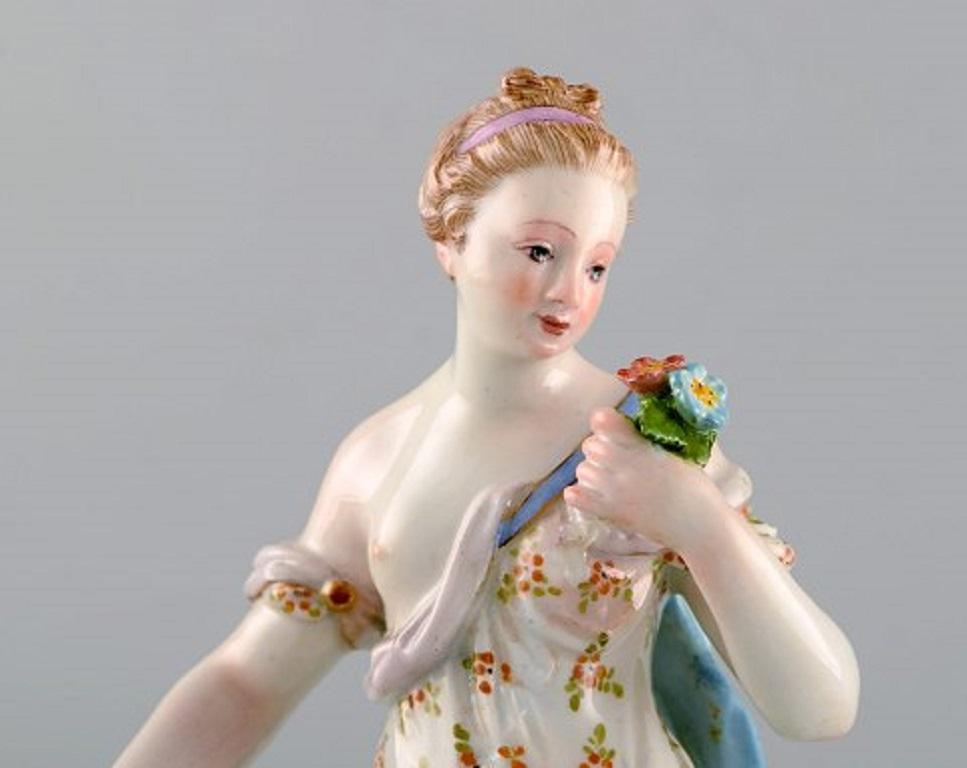 Meissen Porcelain figurine. Woman in dress with flowers, circa 1900.
In very good condition.
Measures: 20 x 10 cm.
Stamped.
1st factory quality.