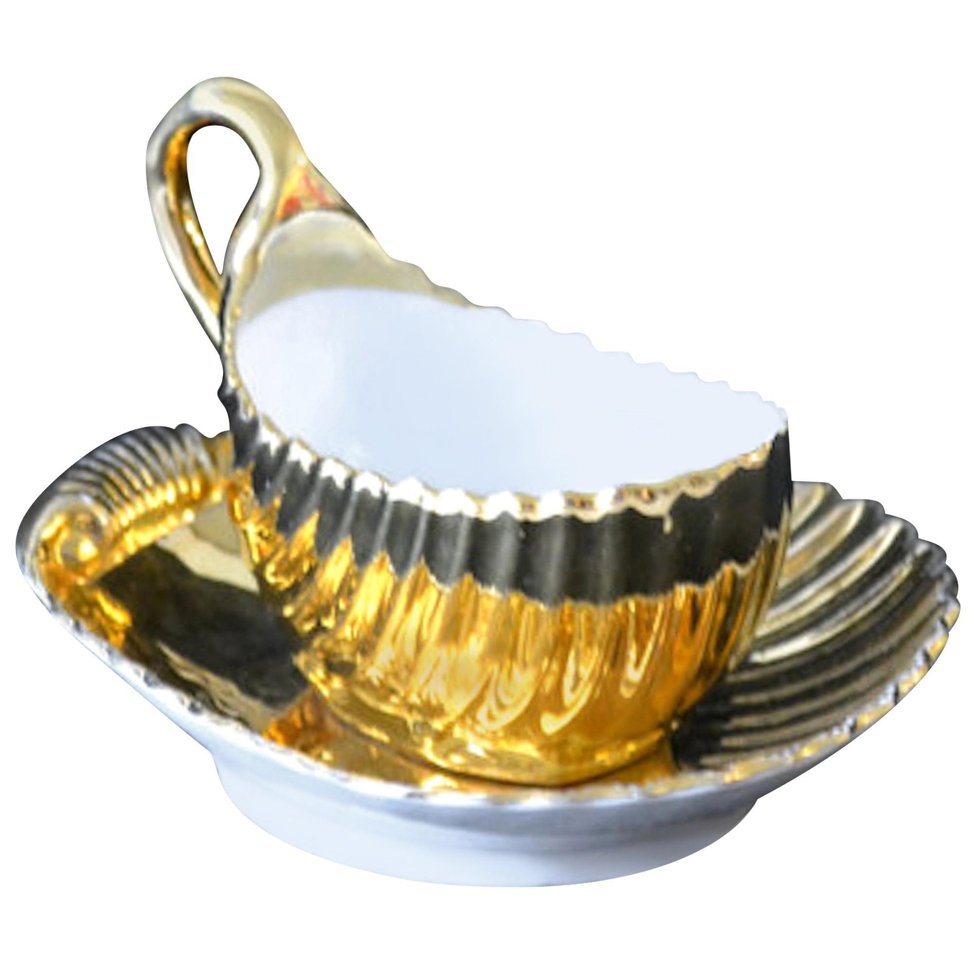 Meissen Porcelain Gold Shell-Shaped Gravy Boat and Saucer For Sale