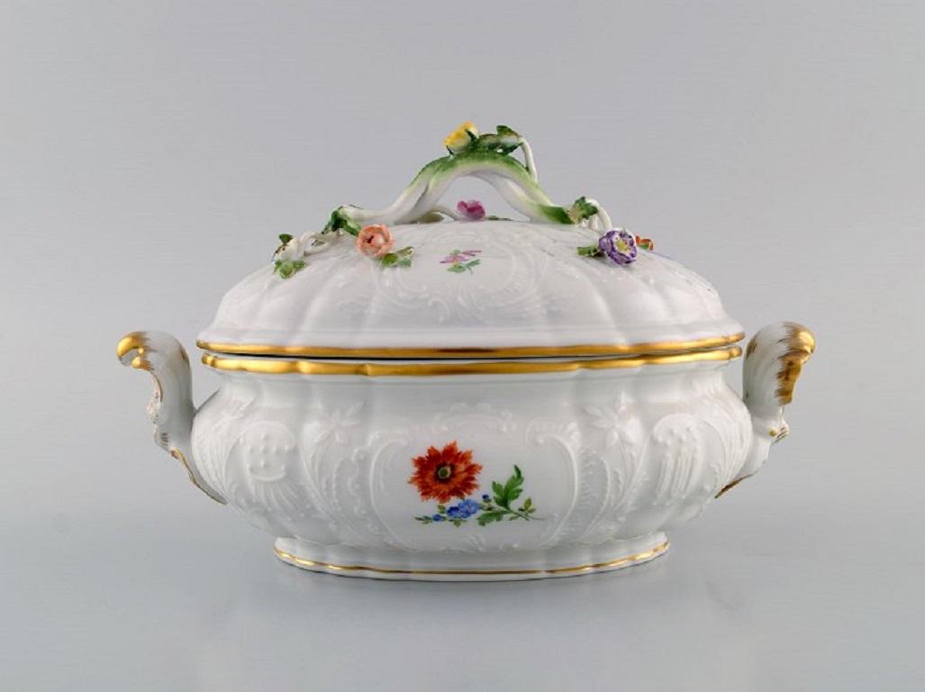 German Meissen Porcelain Lidded Tureen with Hand-Painted Flowers and Gold Edge For Sale