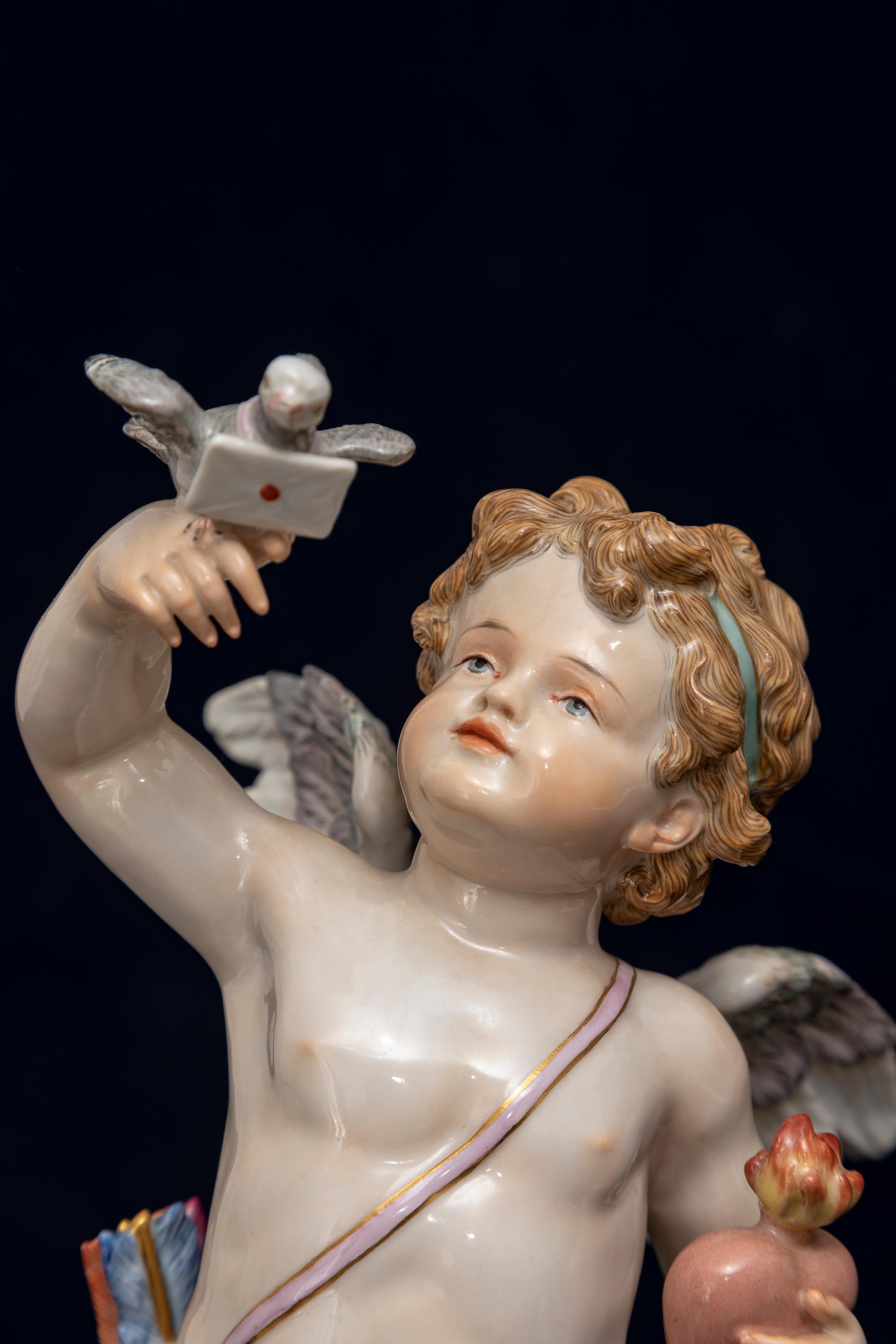 Meissen Porcelain, Série Amour : Cupidon envoyant une lettre d'amour avec l'oiseau de l'amour C1870 en vente 1