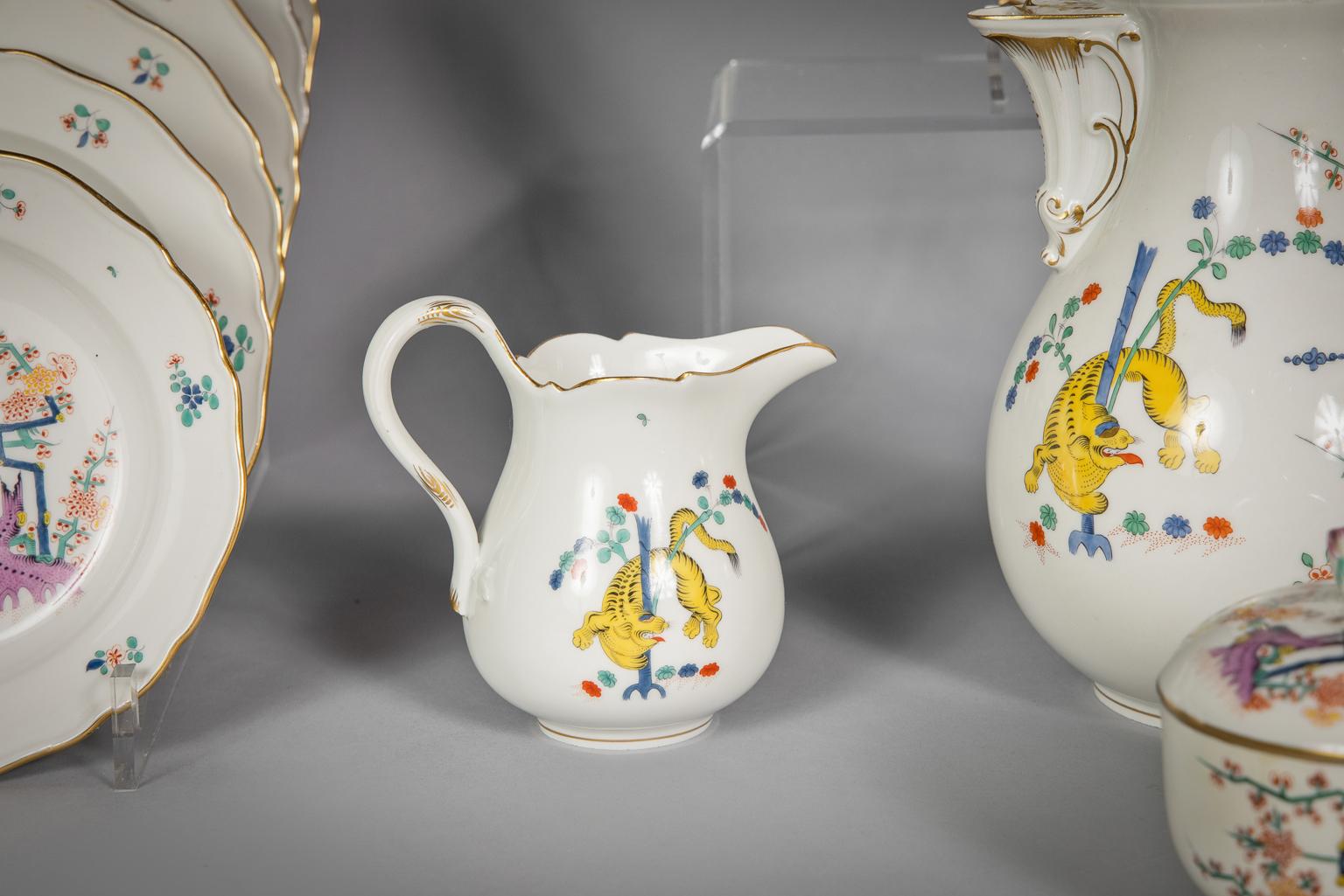 Meissen Porcelain 'Old Rich Yellow Lion' Tee- und Kaffeeservice, um 1900 (Frühes 20. Jahrhundert) im Angebot