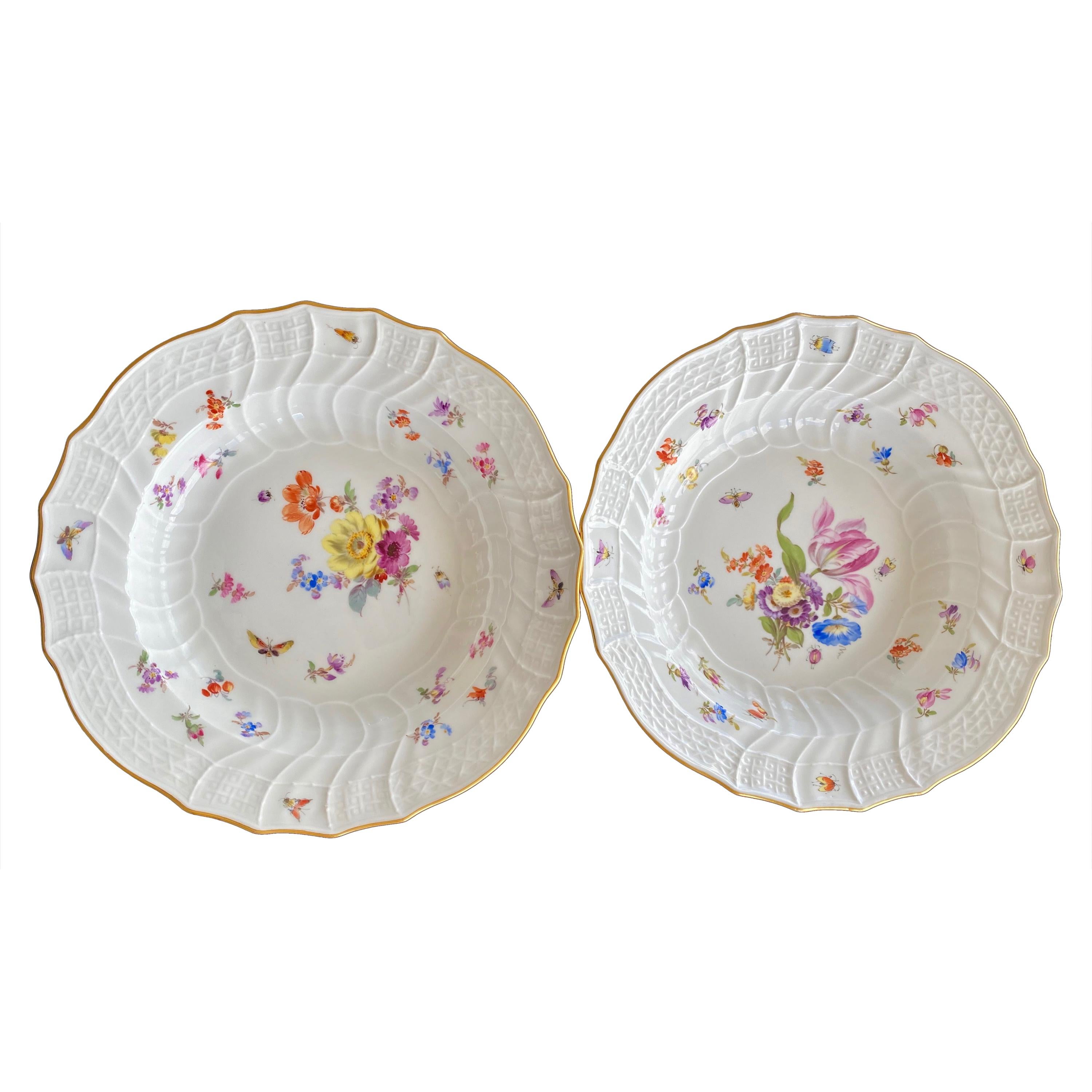 Meissen Porcelain Pair of "Neu-Ozier" Molded Bowls, 19th Century For Sale