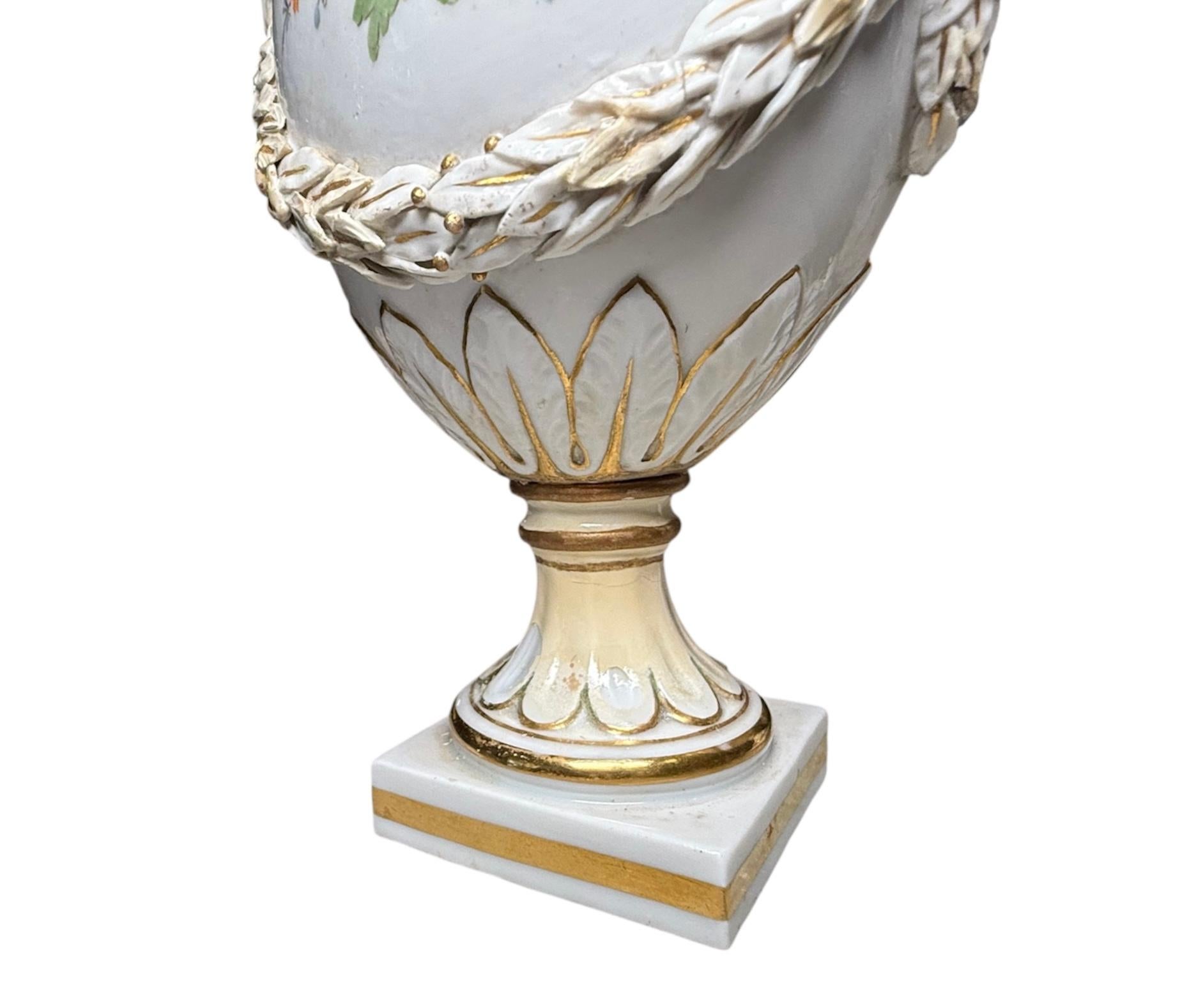Meissen Porcelain Pair Of  Potpourri's Urn Vases For Sale 5
