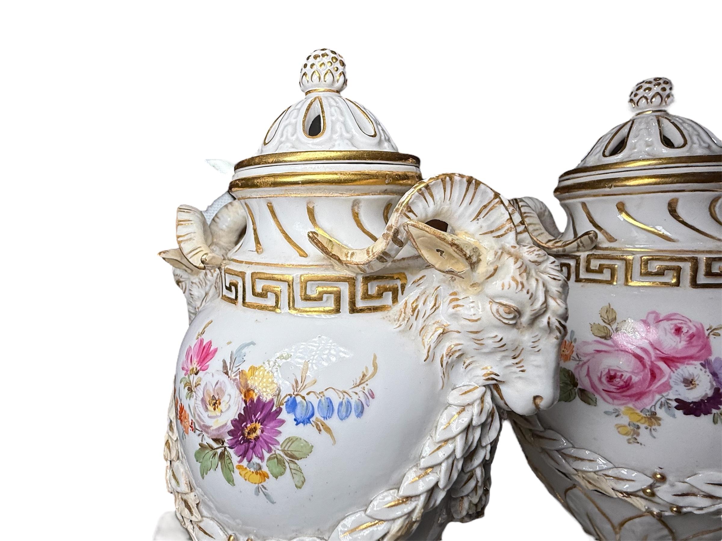 Meissen Porcelain Pair Of  Potpourri's Urn Vases For Sale 6