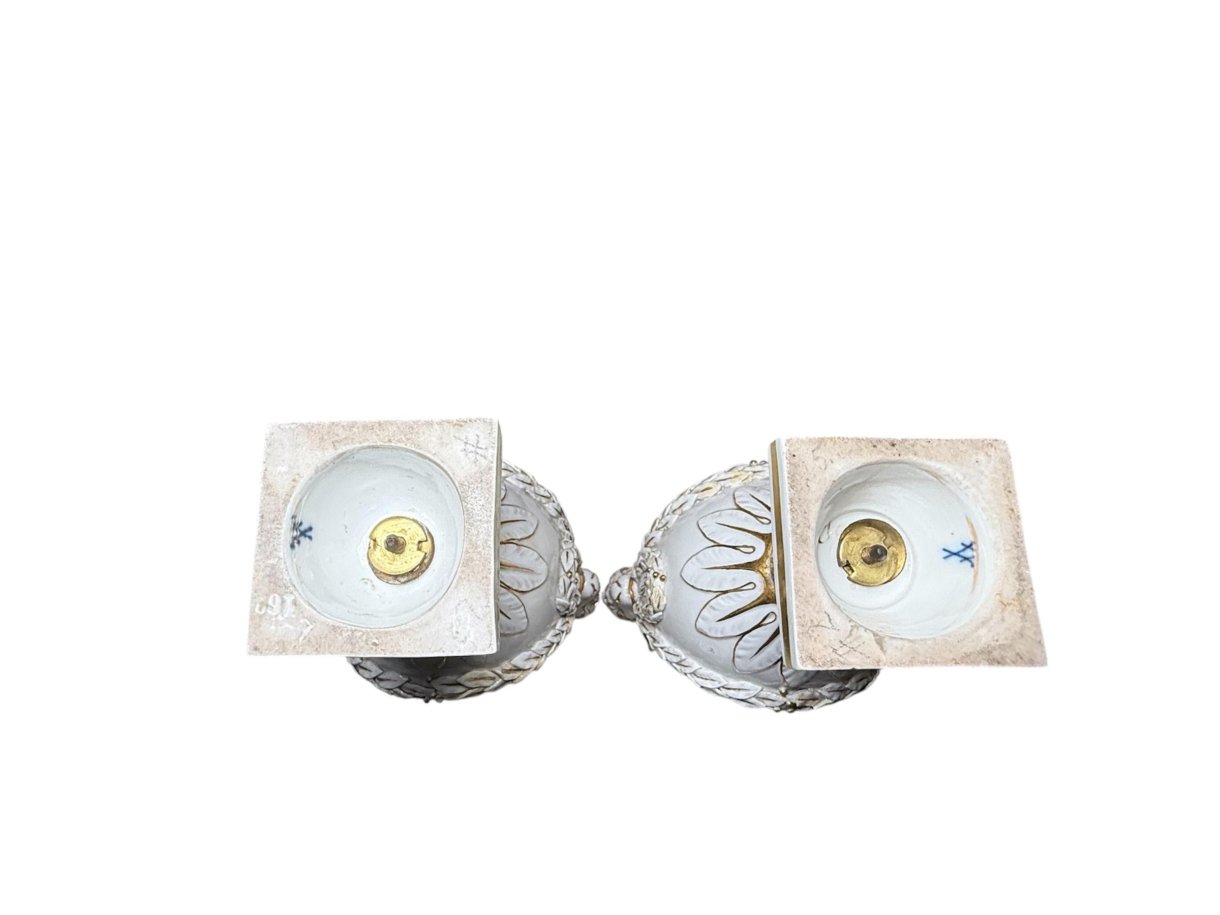 German Meissen Porcelain Pair Of  Potpourri's Urn Vases For Sale