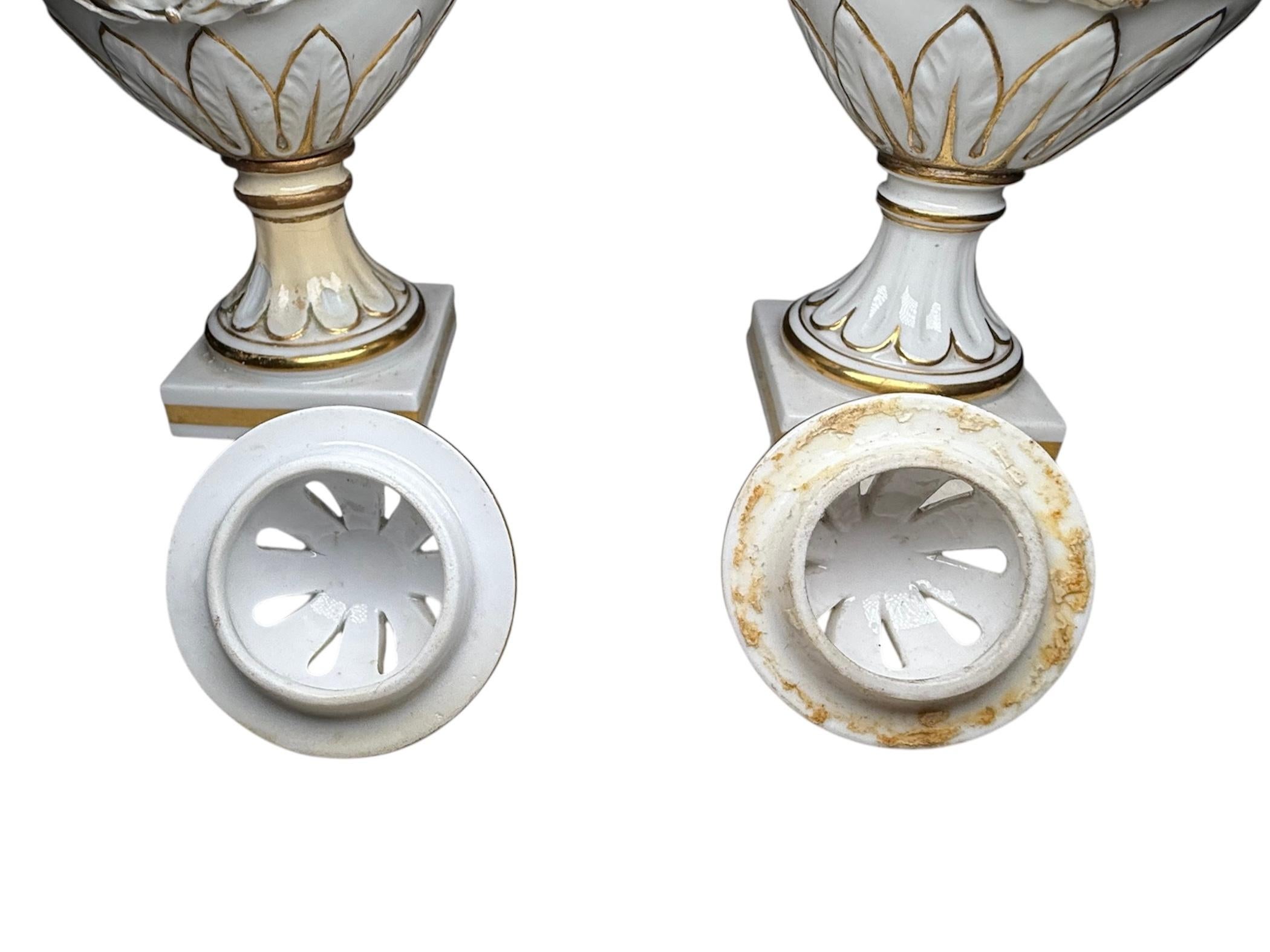 20th Century Meissen Porcelain Pair Of  Potpourri's Urn Vases For Sale