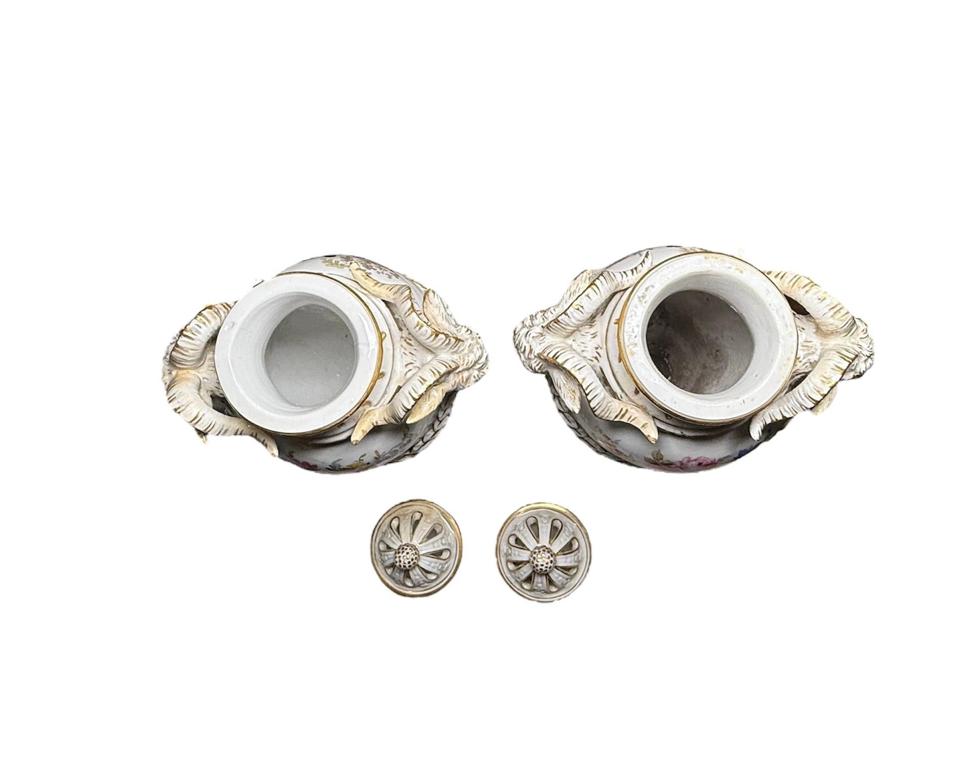 Meissen Porcelain Pair Of  Potpourri's Urn Vases For Sale 1