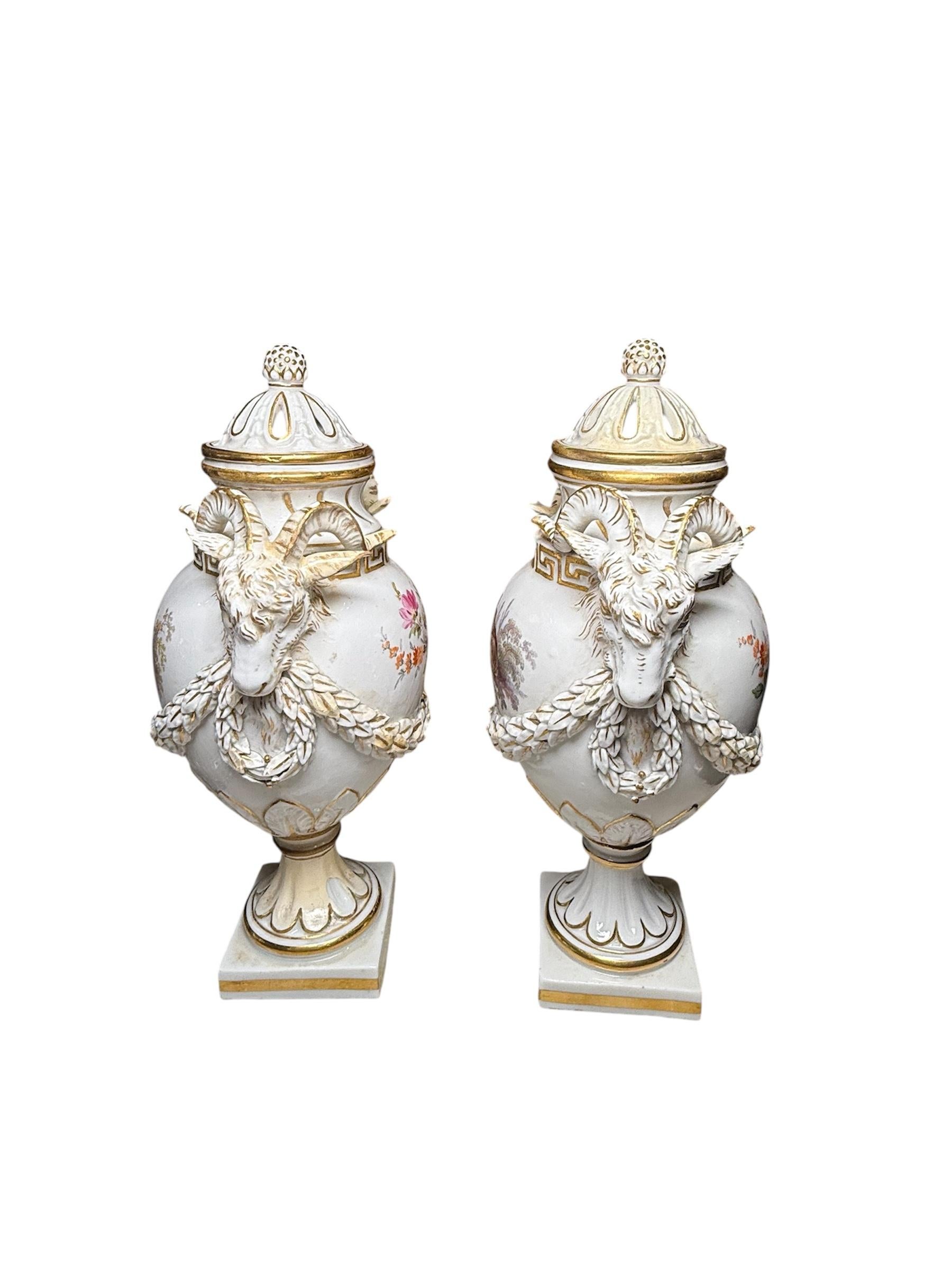 Meissen Porcelain Pair Of  Potpourri's Urn Vases For Sale 2
