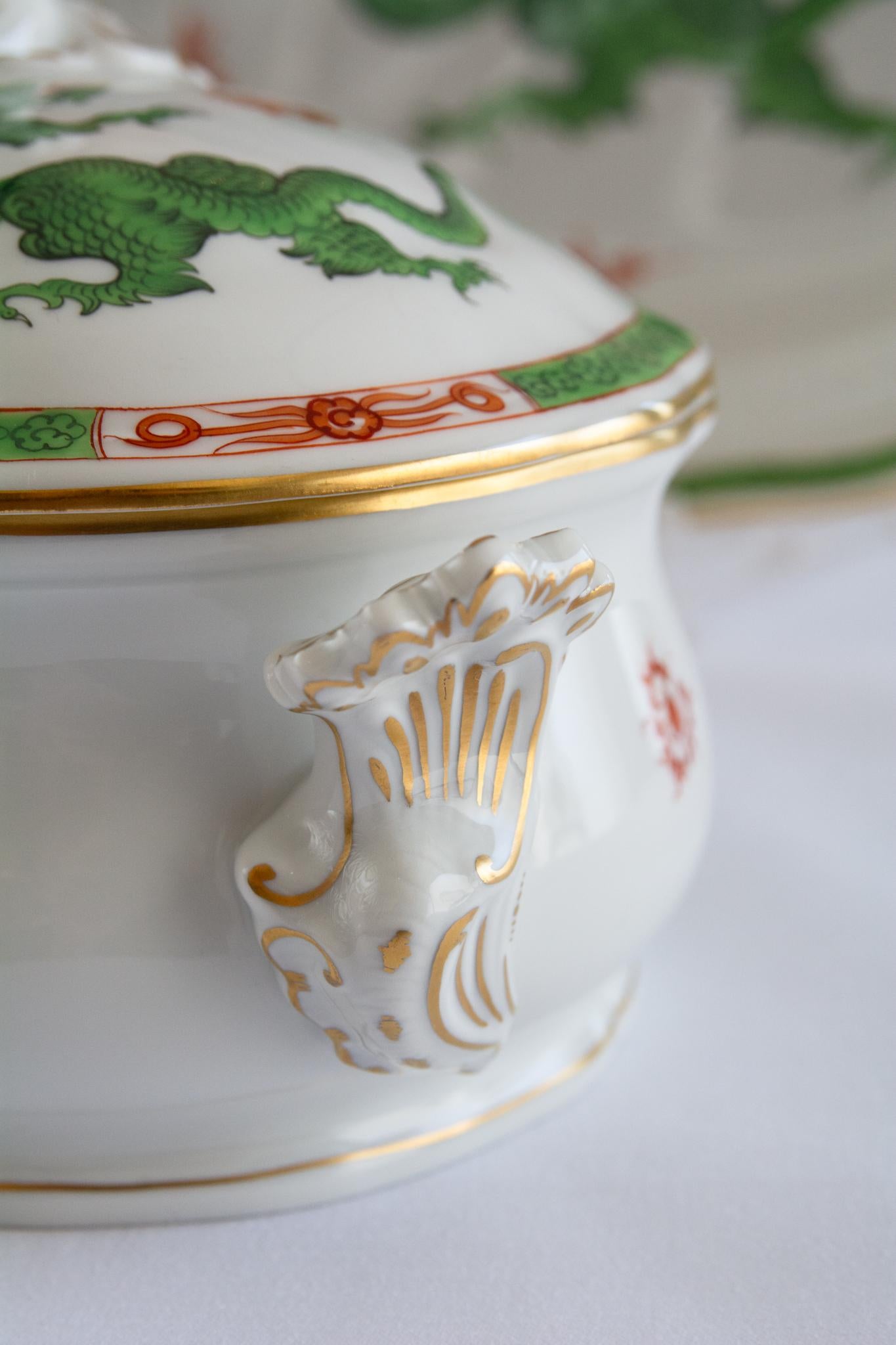 Meissen Porcelain Pearl Ming Dragon Green Ornate Border Service pour 12 personnes en vente 3