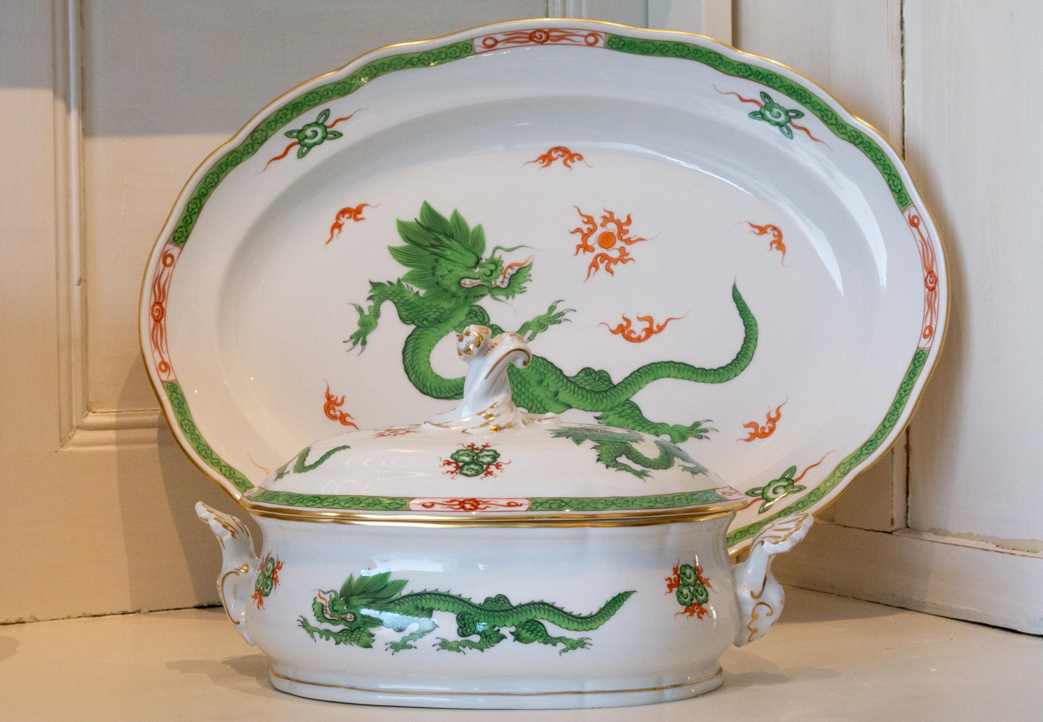 Meissen Porcelain Pearl Ming Dragon Green Ornate Border Service pour 12 personnes en vente 4