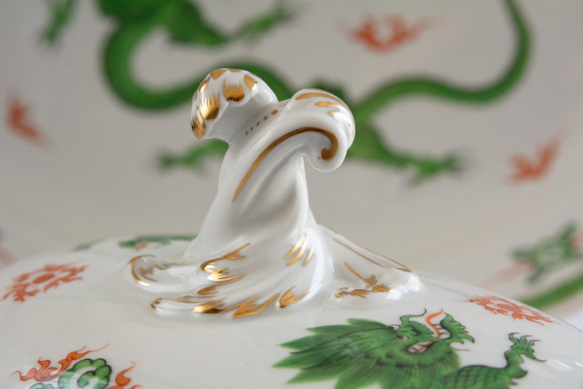 Meissen Porcelain Pearl Ming Dragon Green Ornate Border Service pour 12 personnes en vente 10