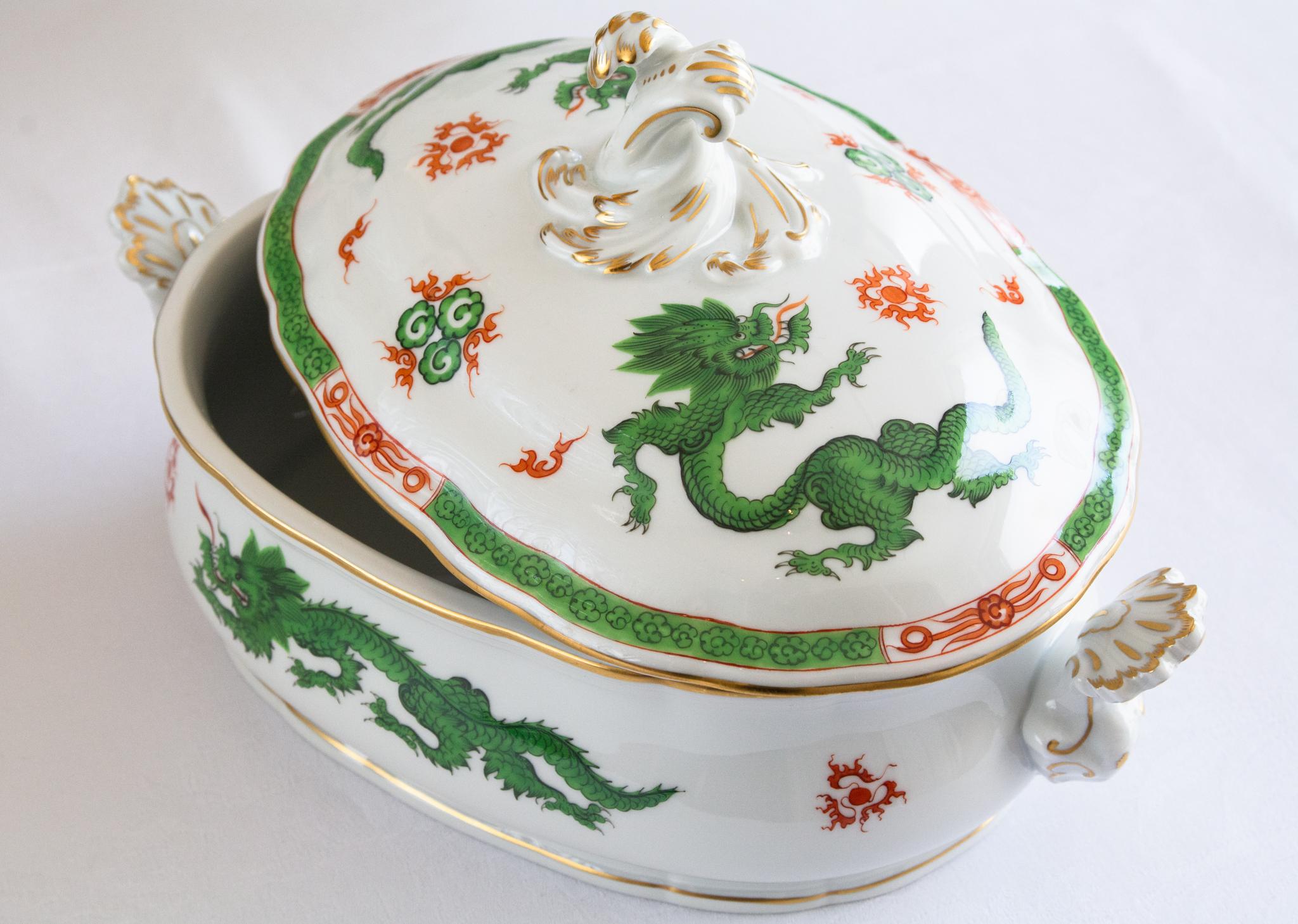 Allemand Meissen Porcelain Pearl Ming Dragon Green Ornate Border Service pour 12 personnes en vente