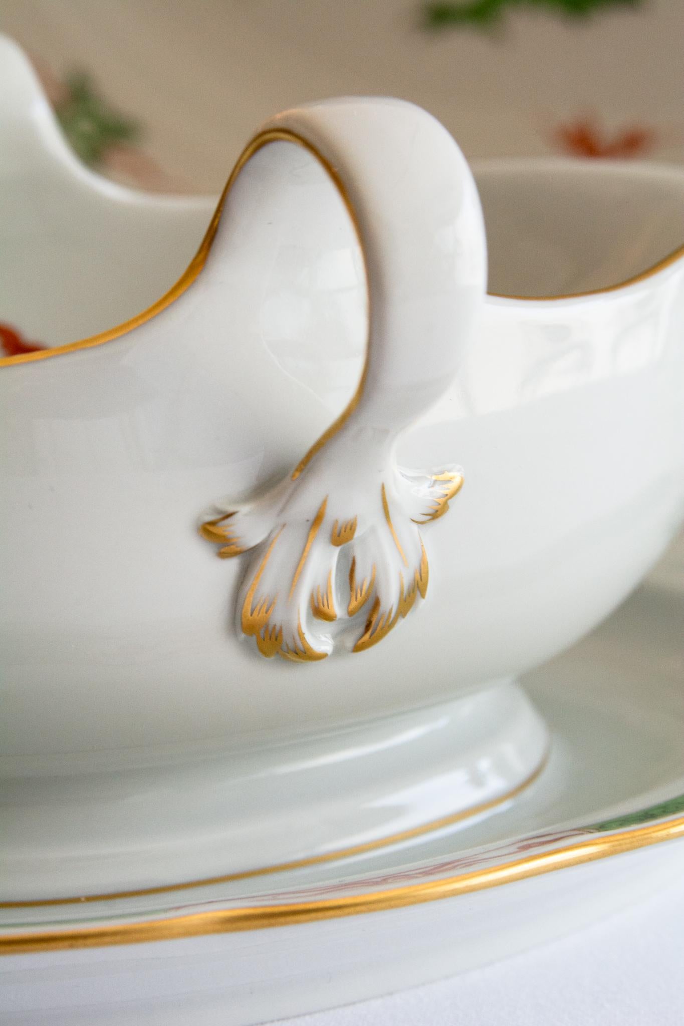 Doré Meissen Porcelain Pearl Ming Dragon Green Ornate Border Service pour 12 personnes en vente