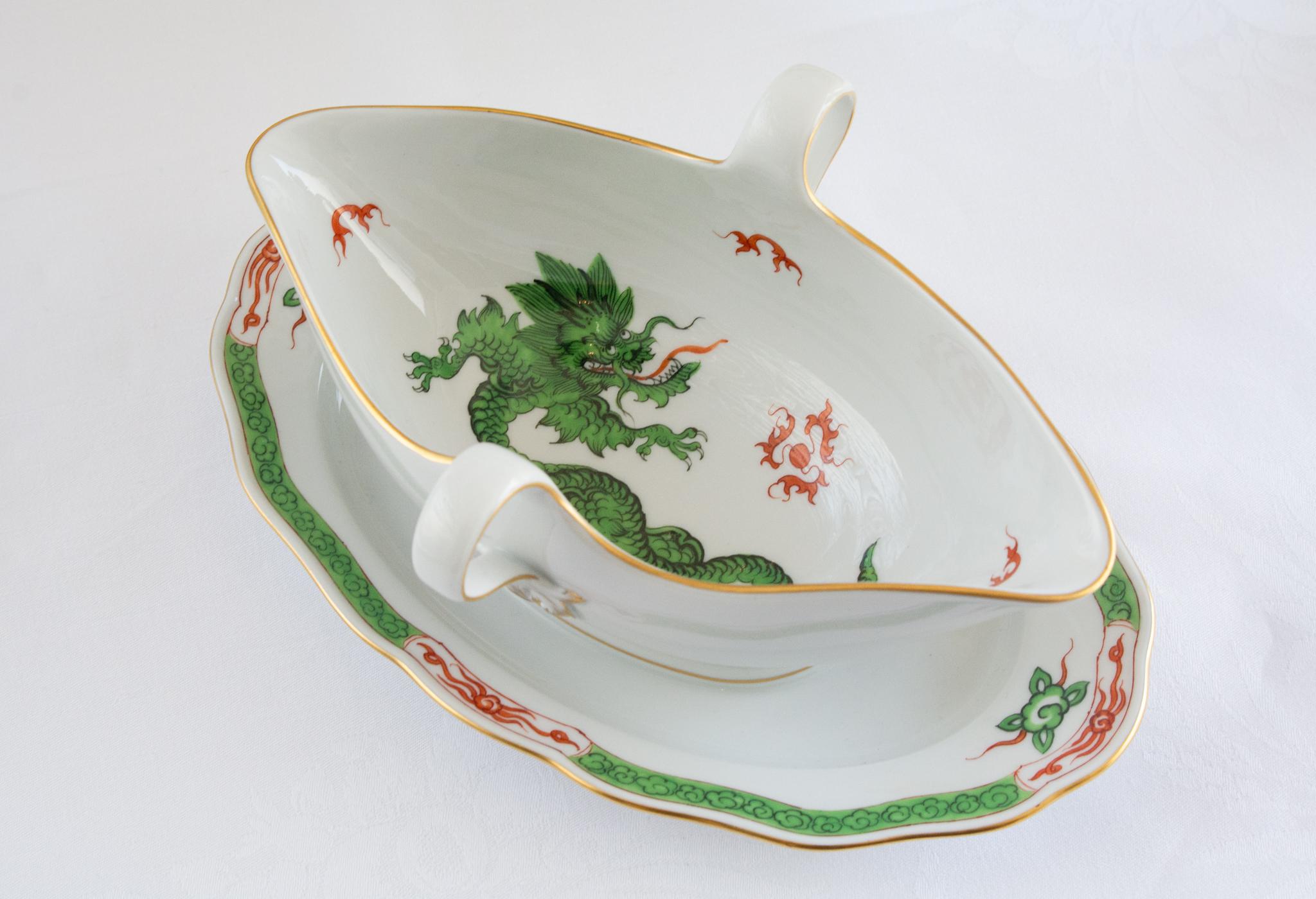 Meissen Porcelain Pearl Ming Dragon Green Ornate Border Service pour 12 personnes Bon état - En vente à Lausanne, CH