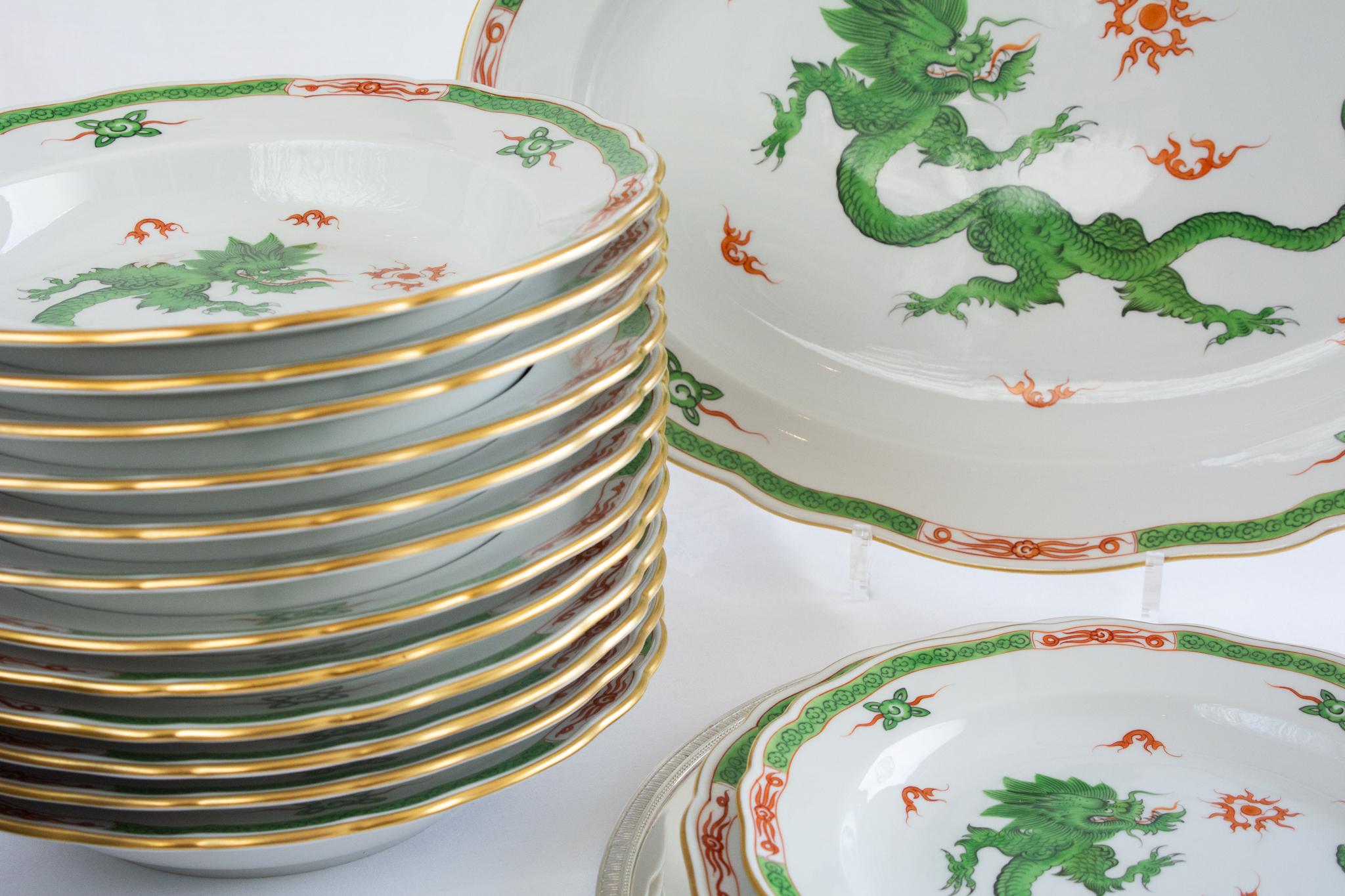 Porcelaine Meissen Porcelain Pearl Ming Dragon Green Ornate Border Service pour 12 personnes en vente