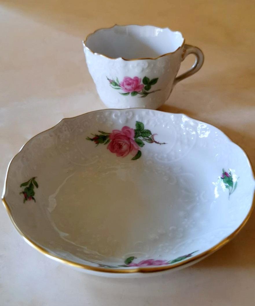 Meissen Porcelain Pink Roses Coffee Service and Embossed Decorations '11 Cups' For Sale 4
