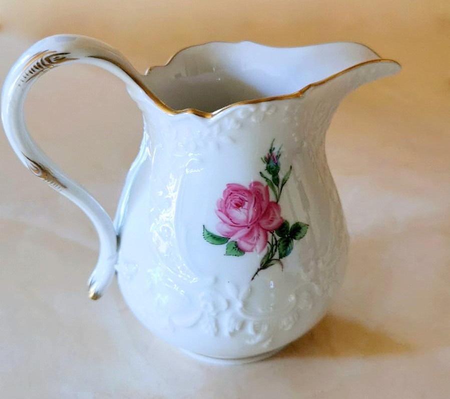 Kaffeeservice aus Meissener Porzellan mit rosa Rosen und geprägten Dekorationen '11 Tassen' im Angebot 8
