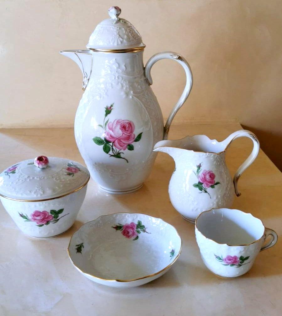 Biedermeier Service à café en porcelaine de Meissen à roses et décorations en relief « 11 tasses » en vente
