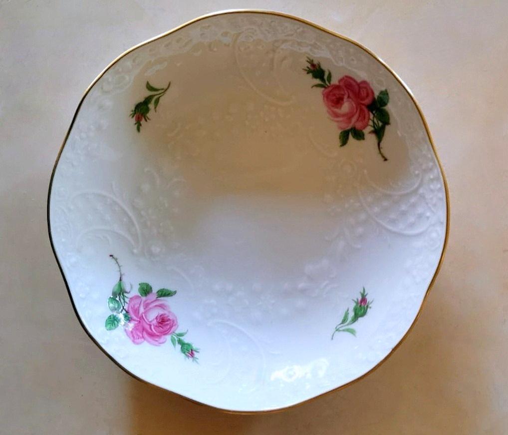 Service de 12 tasses en porcelaine de Meissen en forme de broche de rose rare et décorations en relief en vente 2