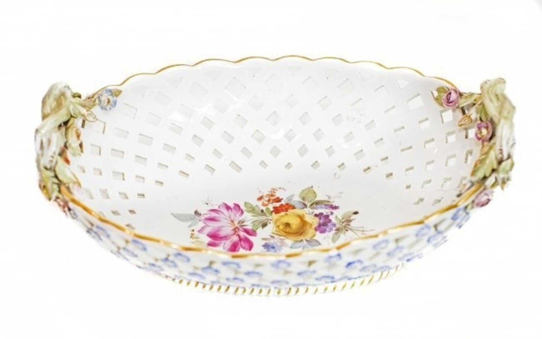 XIXe siècle Panier réticulé à deux anses en porcelaine de Meissen en vente