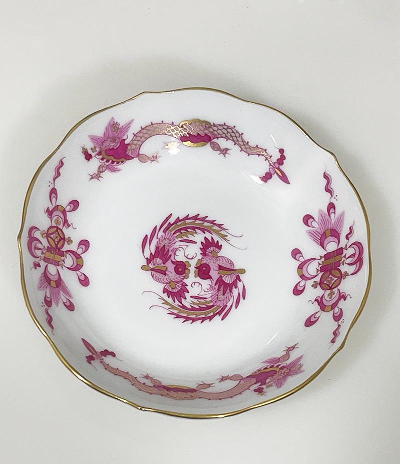 XX secolo Tazze e piattini Rich Court Dragon di Meissen Porcelain, Germania 1960 in vendita