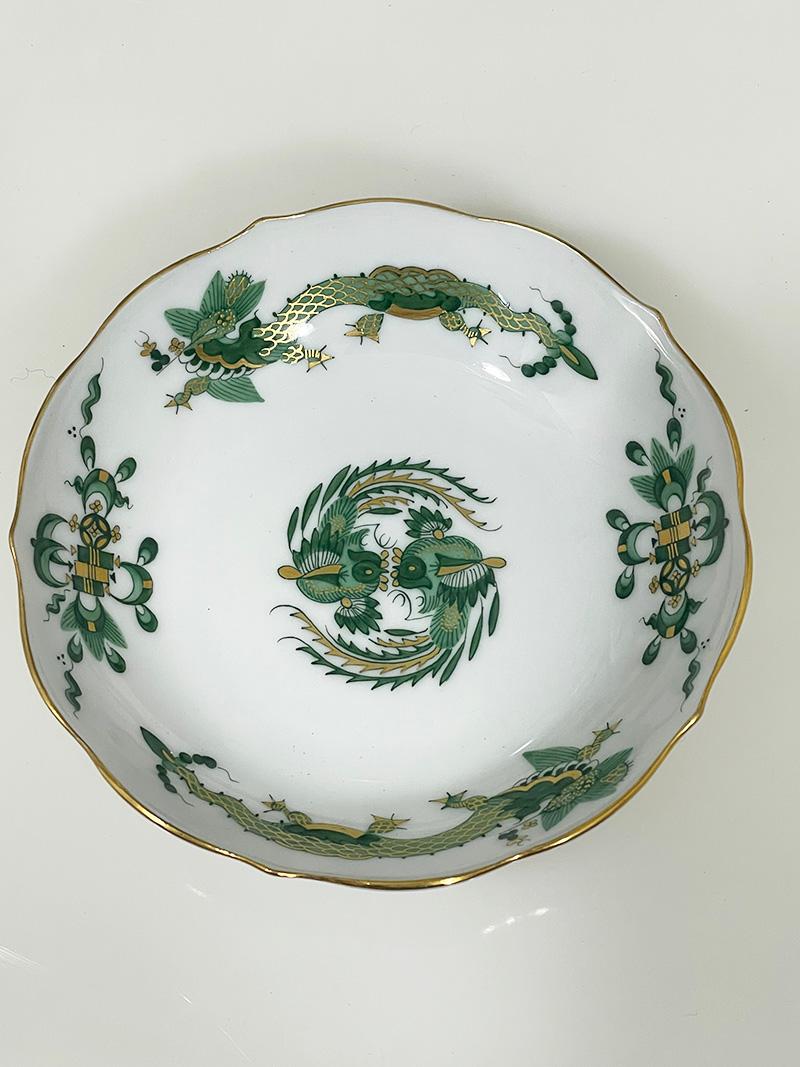 Porcellana Tazze e piattini Rich Court Dragon di Meissen Porcelain, Germania 1960 in vendita
