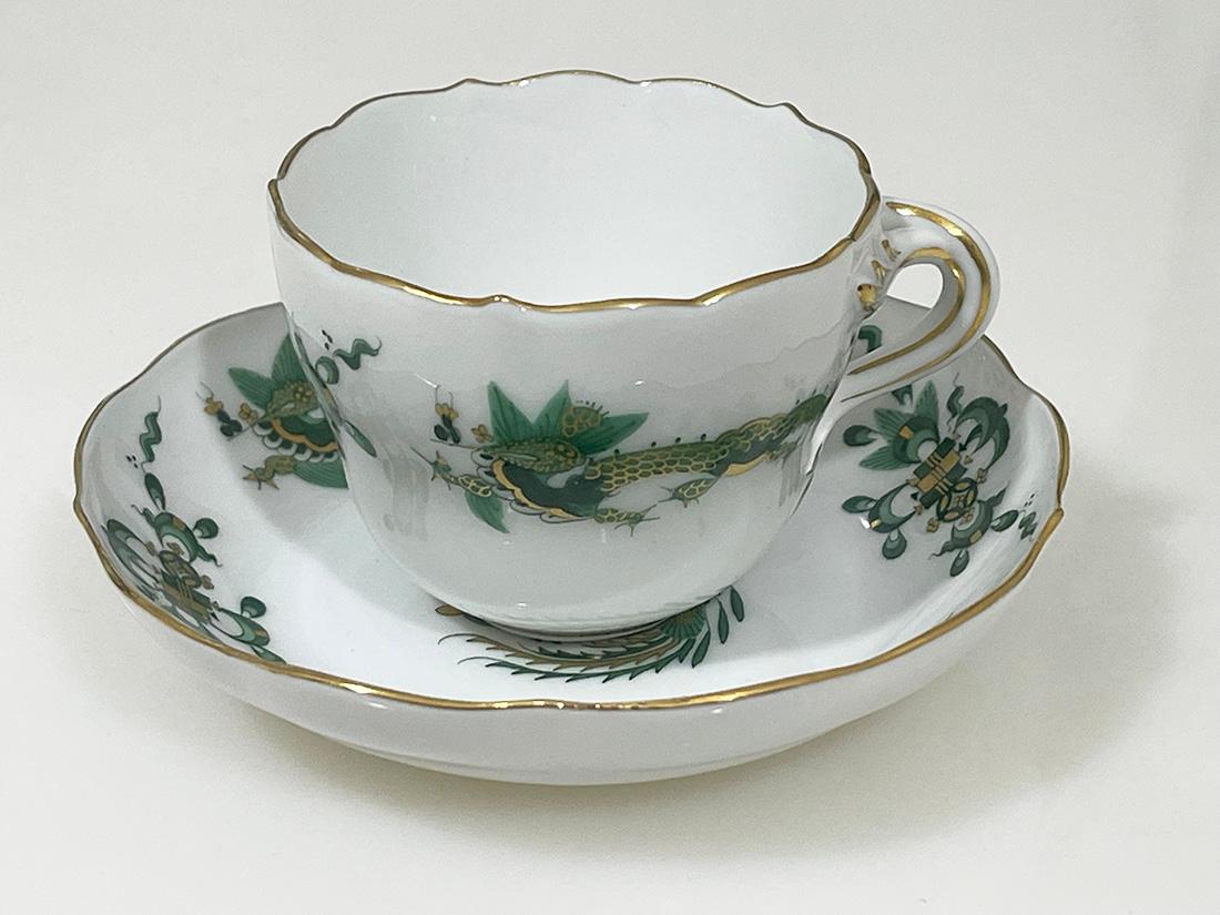 Tazze e piattini Rich Court Dragon di Meissen Porcelain, Germania 1960 in vendita 2